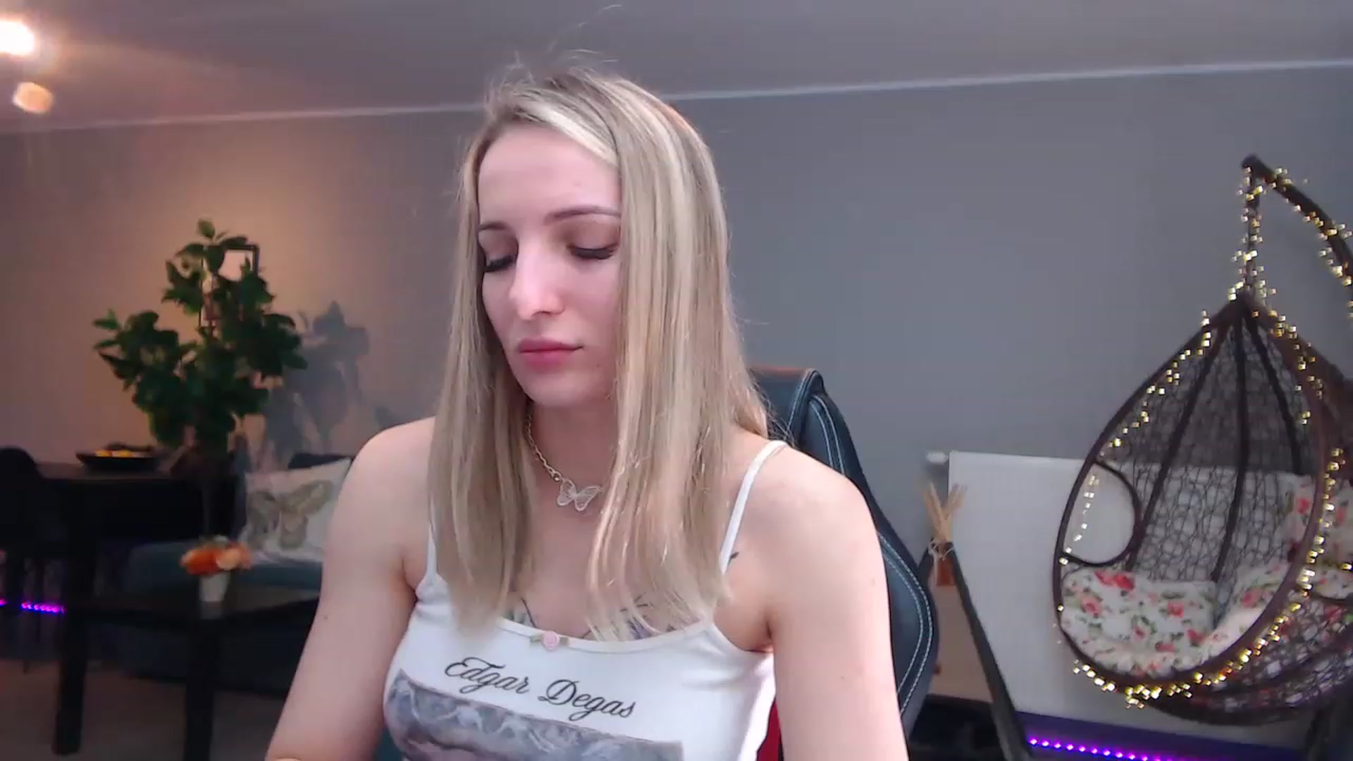 Gallery image thumbnail from KhalessiST's myfreecams stream on, 04/19/2023, 08:54 image 7 of 20