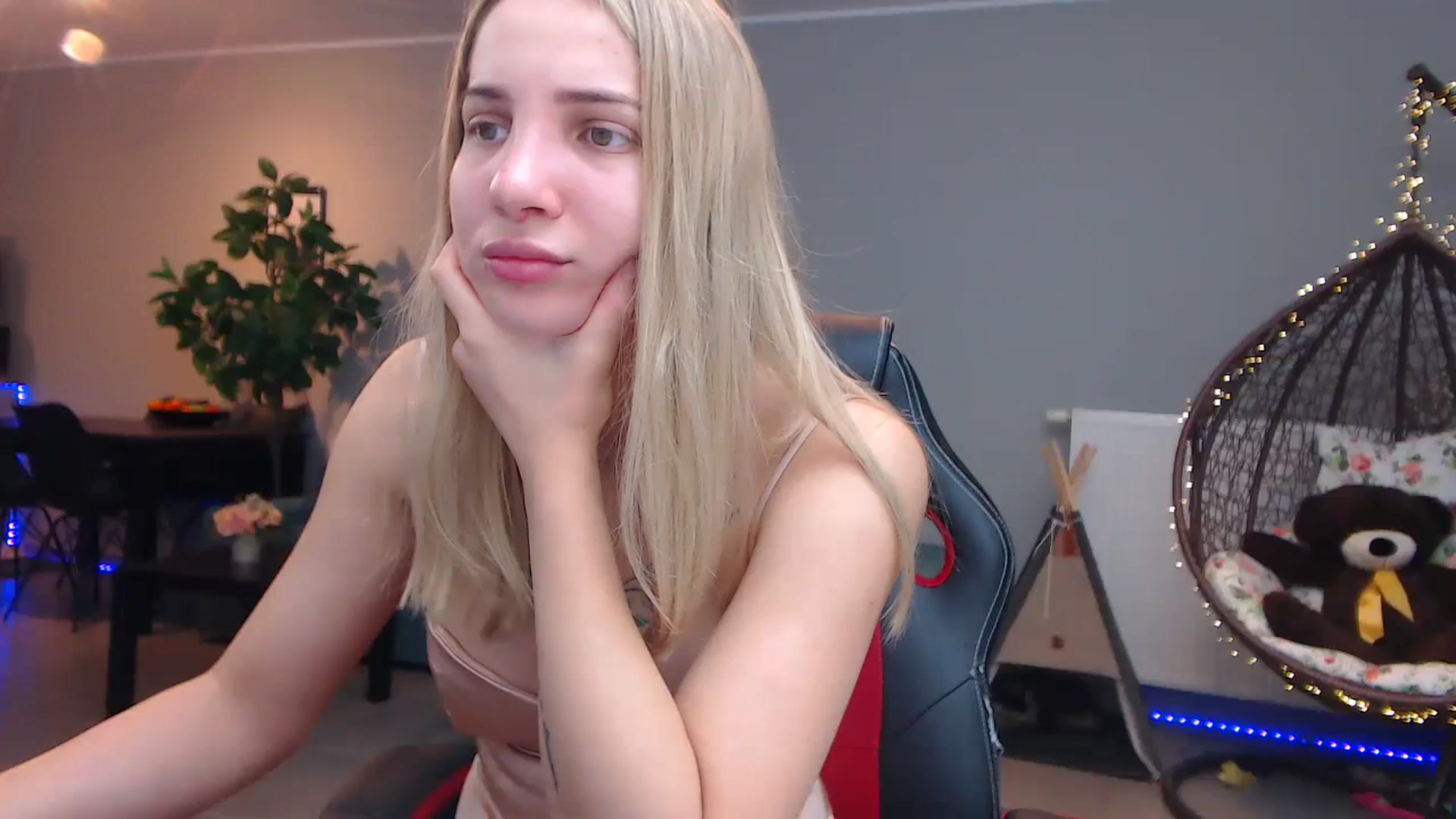 Gallery image thumbnail from KhalessiST's myfreecams stream on, 10/30/2023, 08:16 image 16 of 20
