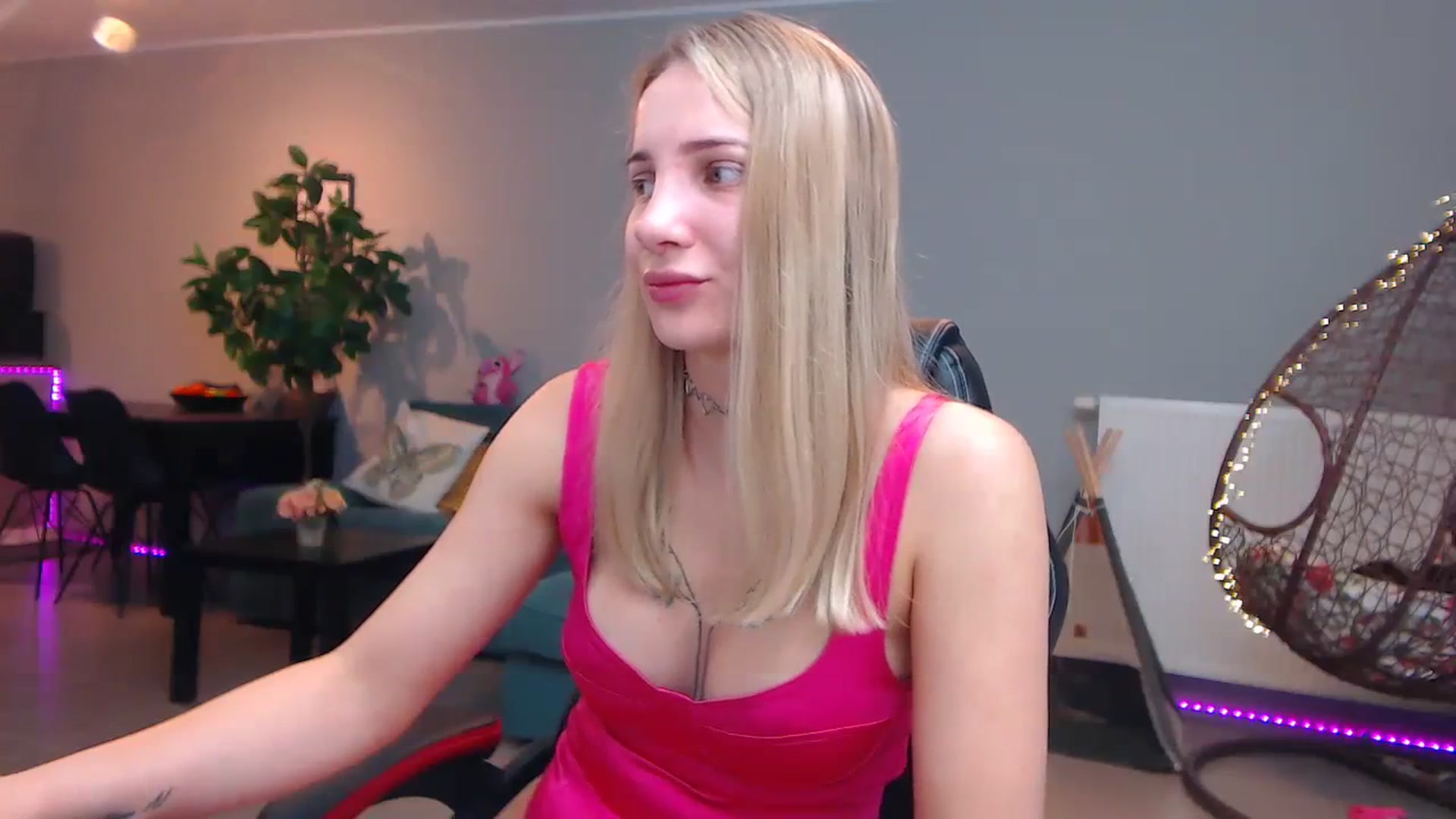 Gallery image thumbnail from KhalessiST's myfreecams stream on, 11/01/2023, 09:07 image 16 of 20