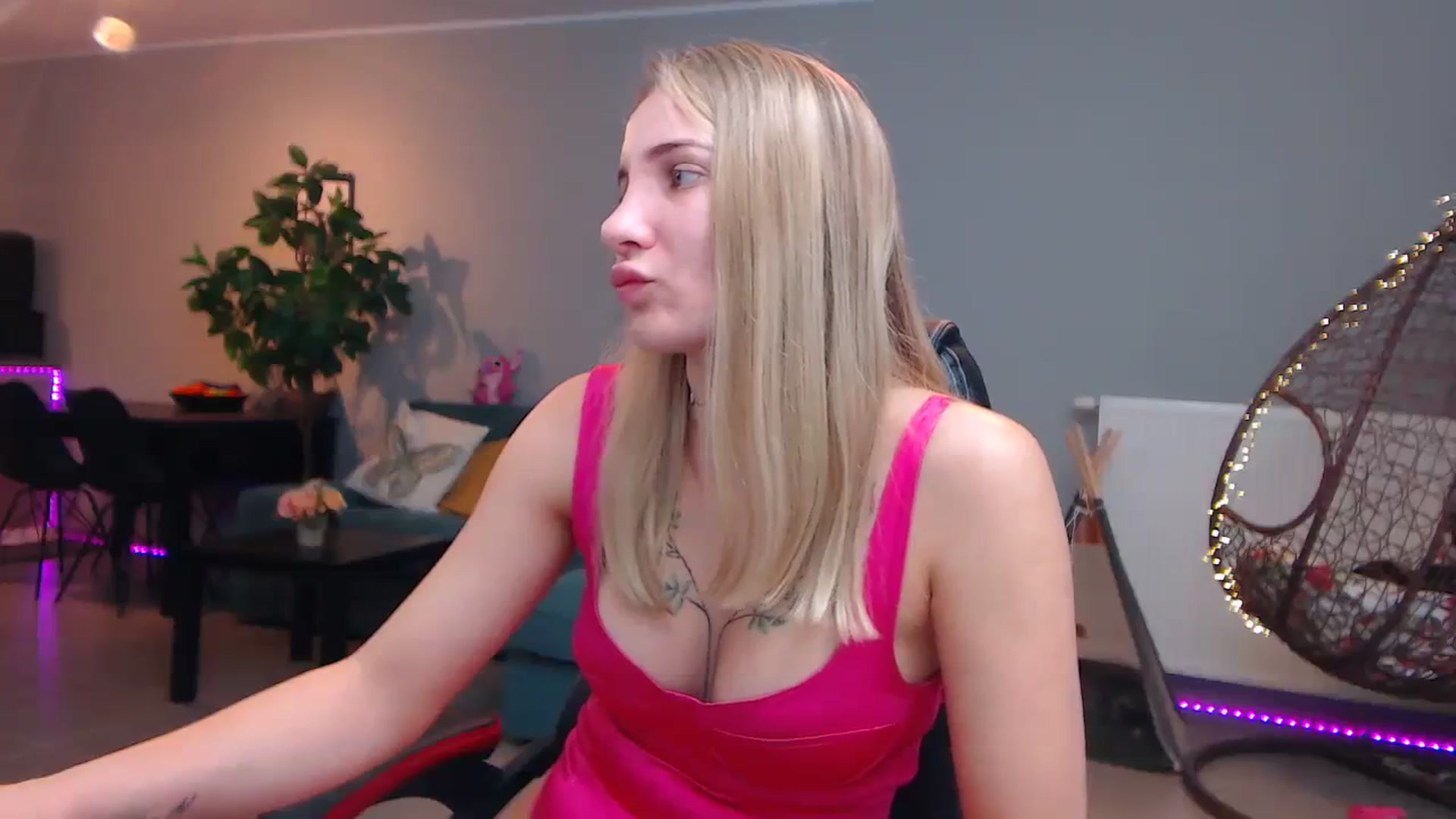 Gallery image thumbnail from KhalessiST's myfreecams stream on, 11/01/2023, 09:07 image 15 of 20