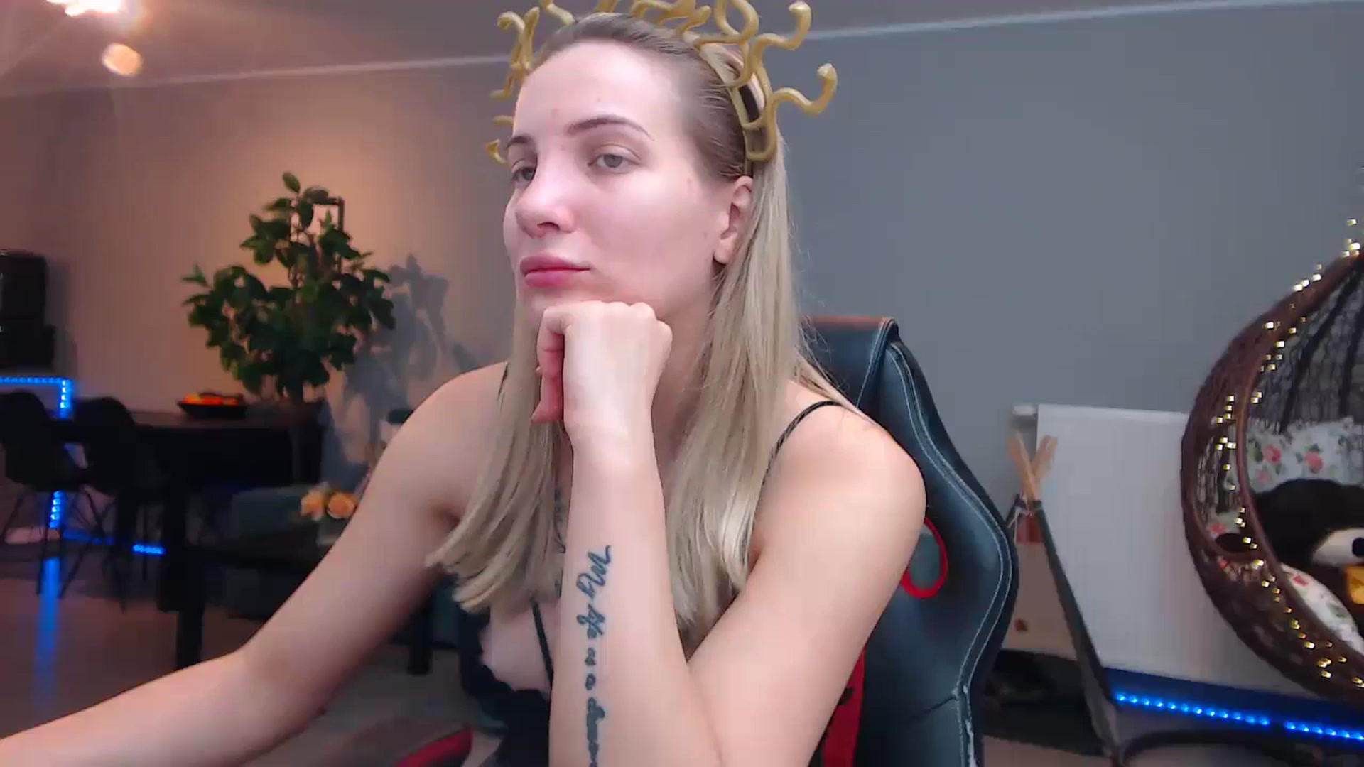 Gallery image thumbnail from KhalessiST's myfreecams stream on, 11/03/2023, 08:33 image 15 of 20