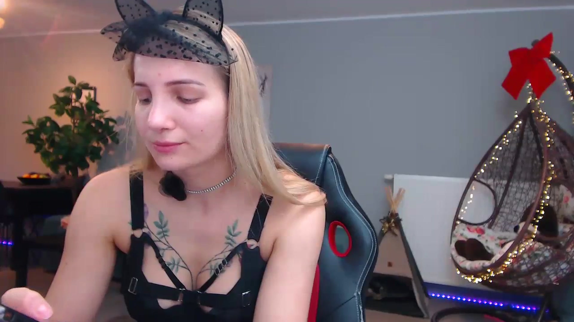 Gallery image thumbnail from KhalessiST's myfreecams stream on, 11/06/2023, 09:10 image 15 of 20