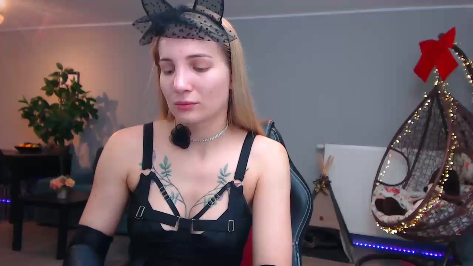 Gallery image thumbnail from KhalessiST's myfreecams stream on, 11/06/2023, 09:10 image 16 of 20