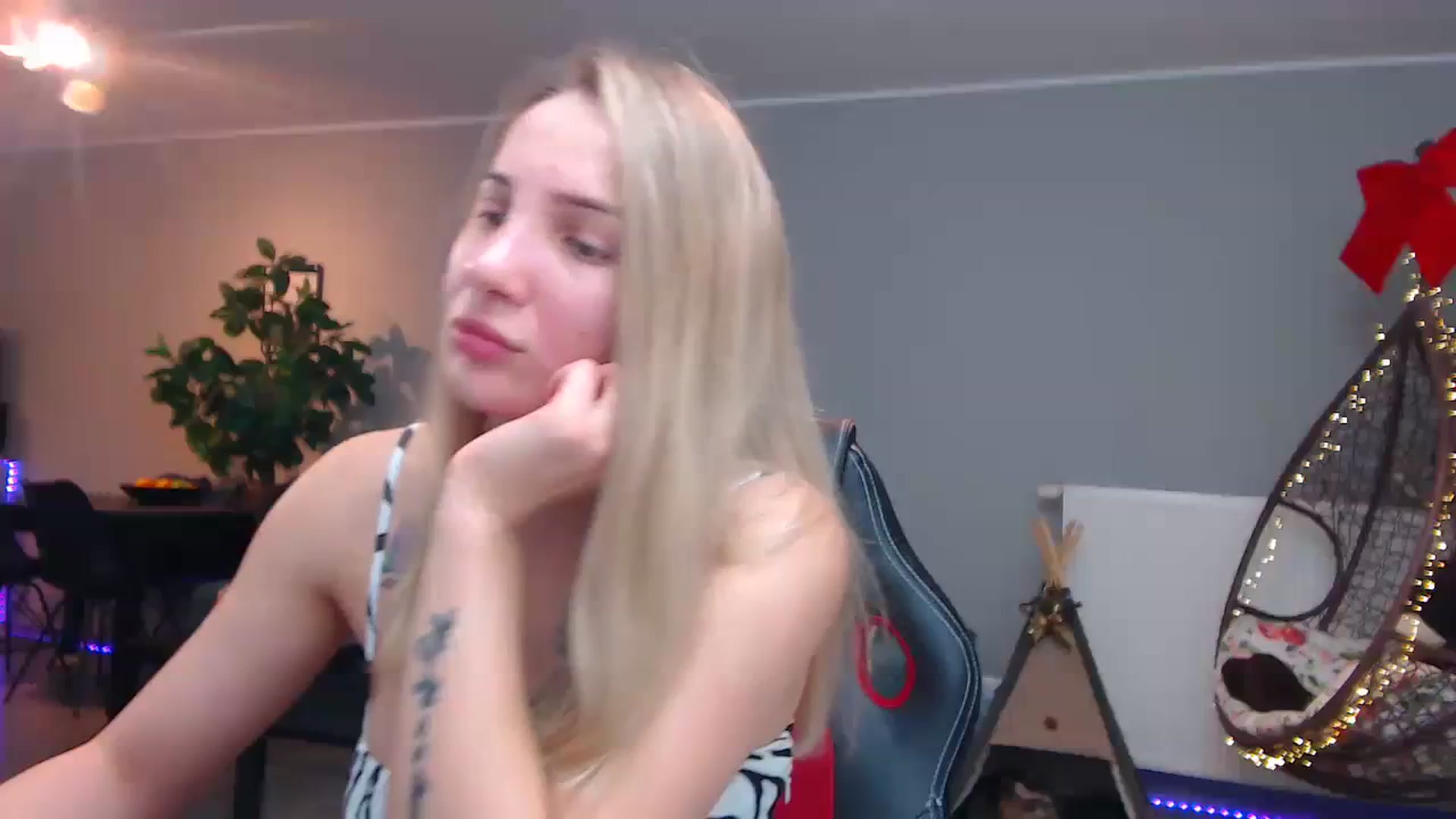 Gallery image thumbnail from KhalessiST's myfreecams stream on, 11/07/2023, 09:15 image 10 of 20