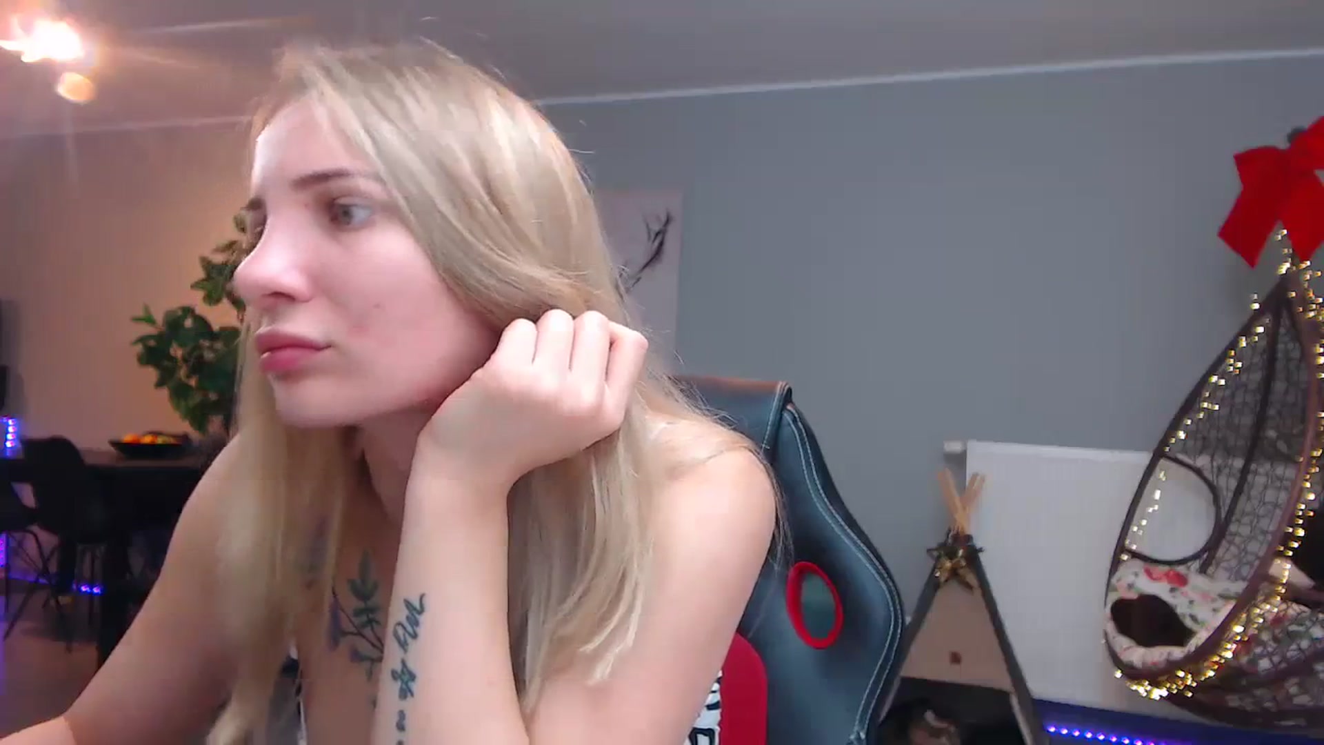 Gallery image thumbnail from KhalessiST's myfreecams stream on, 11/07/2023, 09:15 image 11 of 20