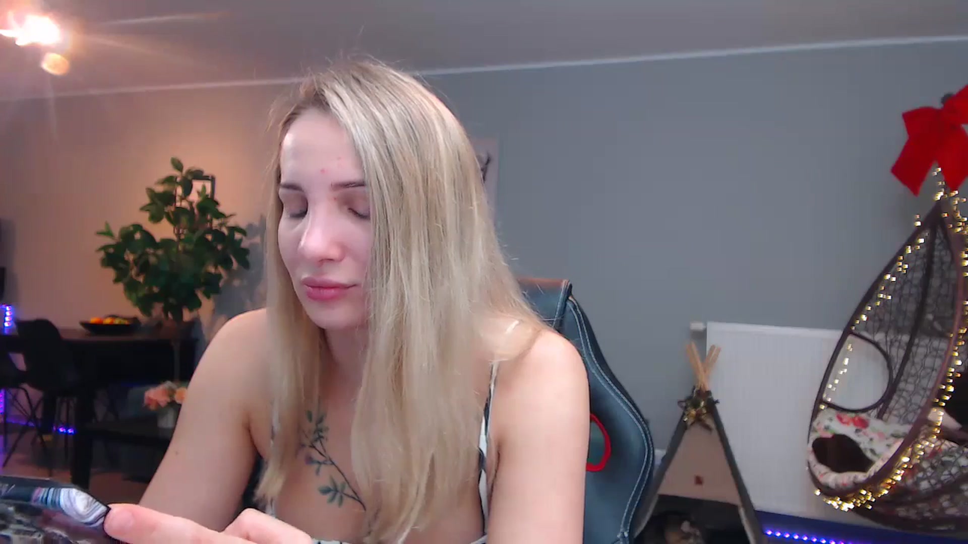 Gallery image thumbnail from KhalessiST's myfreecams stream on, 11/07/2023, 09:15 image 9 of 20