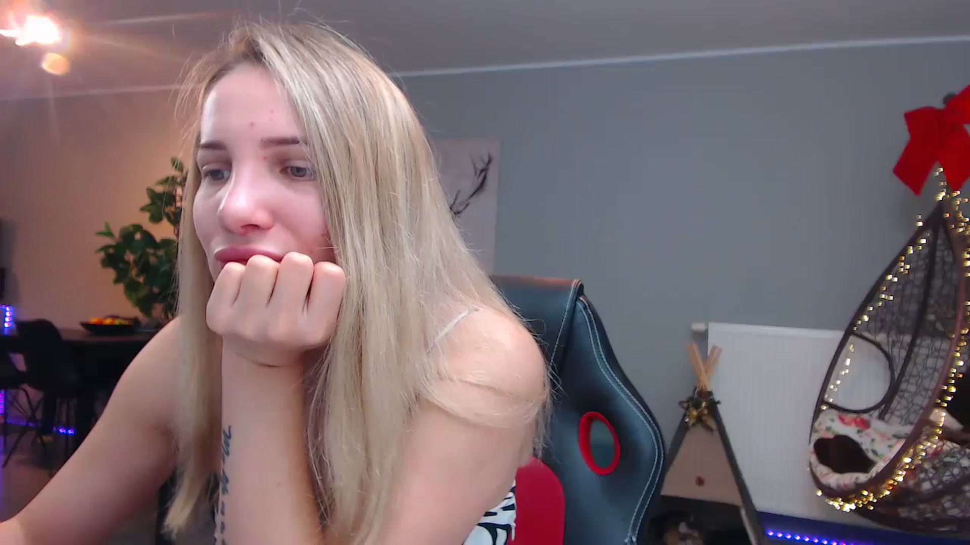 Gallery image thumbnail from KhalessiST's myfreecams stream on, 11/07/2023, 09:15 image 12 of 20