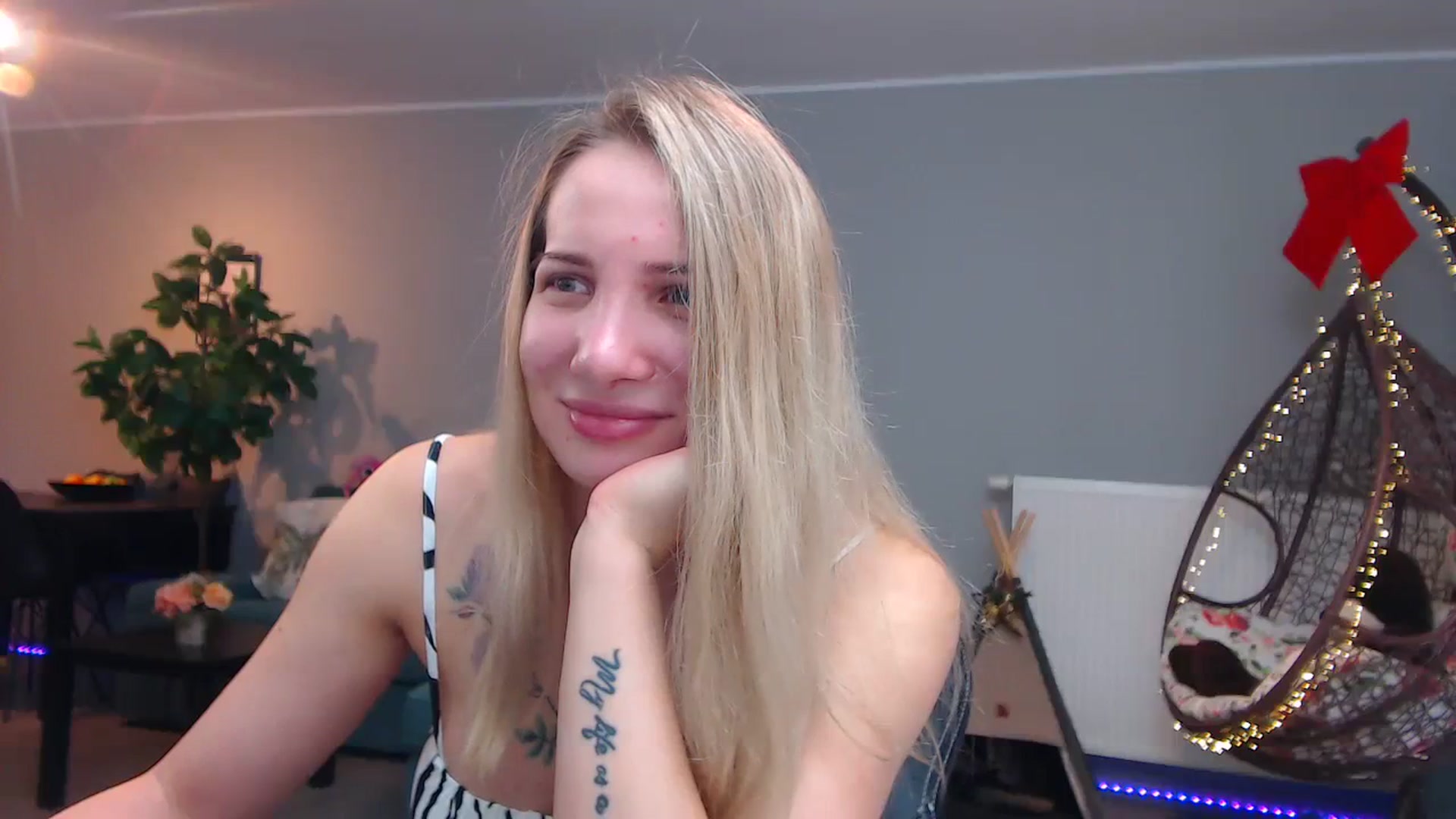 Gallery image thumbnail from KhalessiST's myfreecams stream on, 11/07/2023, 09:15 image 15 of 20