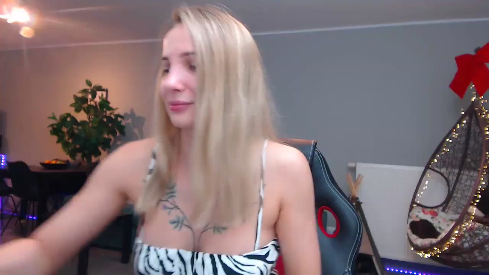 Gallery image thumbnail from KhalessiST's myfreecams stream on, 11/07/2023, 09:15 image 1 of 20