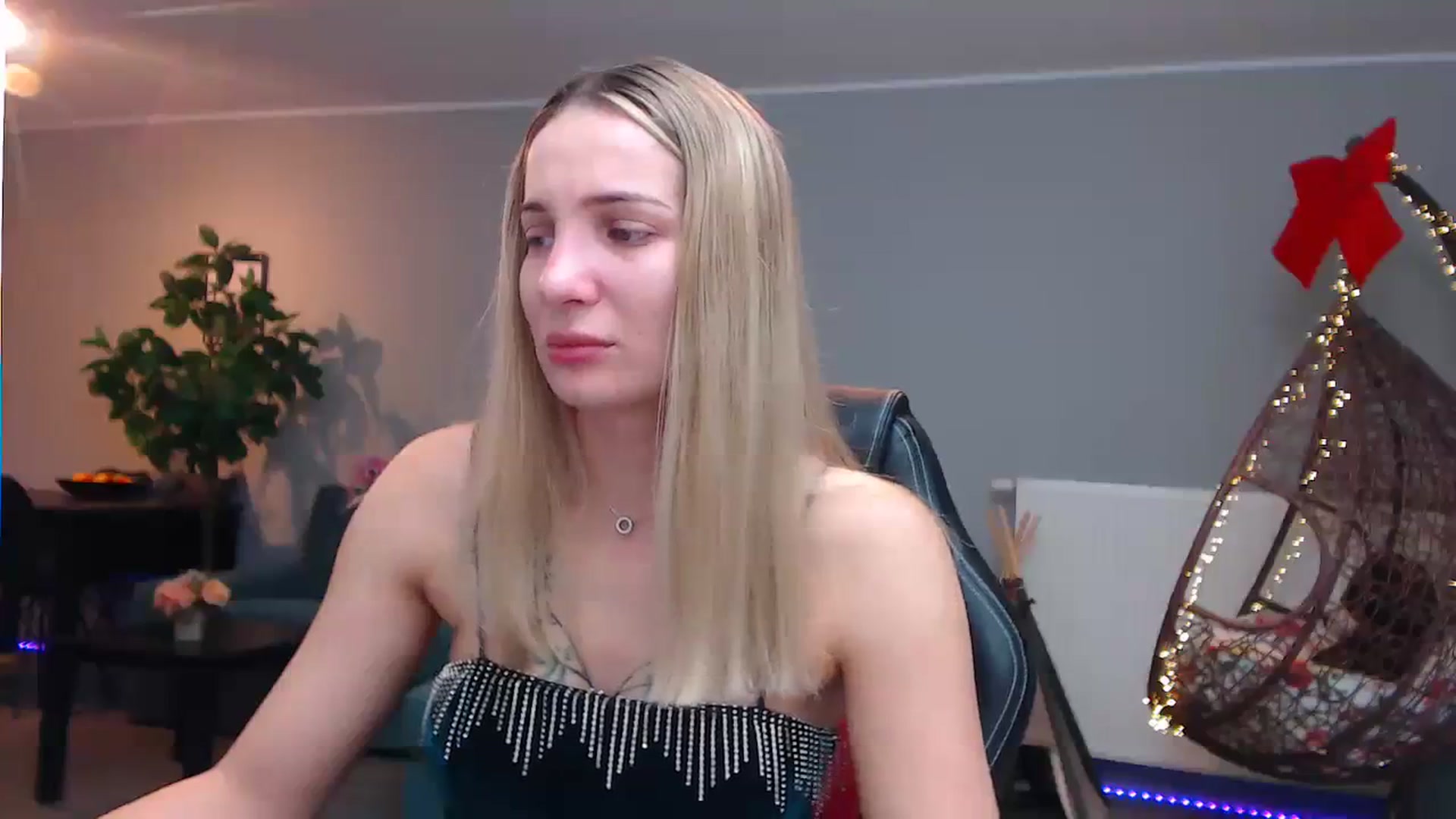 Gallery image thumbnail from KhalessiST's myfreecams stream on, 11/09/2023, 09:05 image 3 of 20