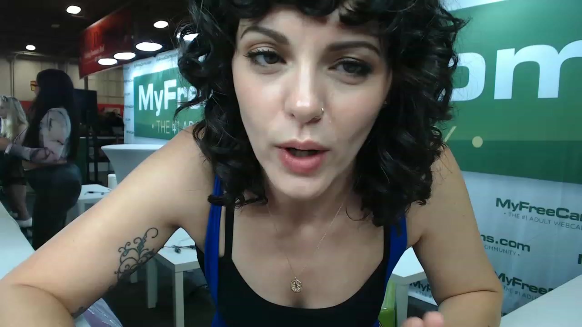 Gallery image thumbnail from KhaliiWilde's myfreecams stream on, 12/03/2022, 22:23 image 19 of 20