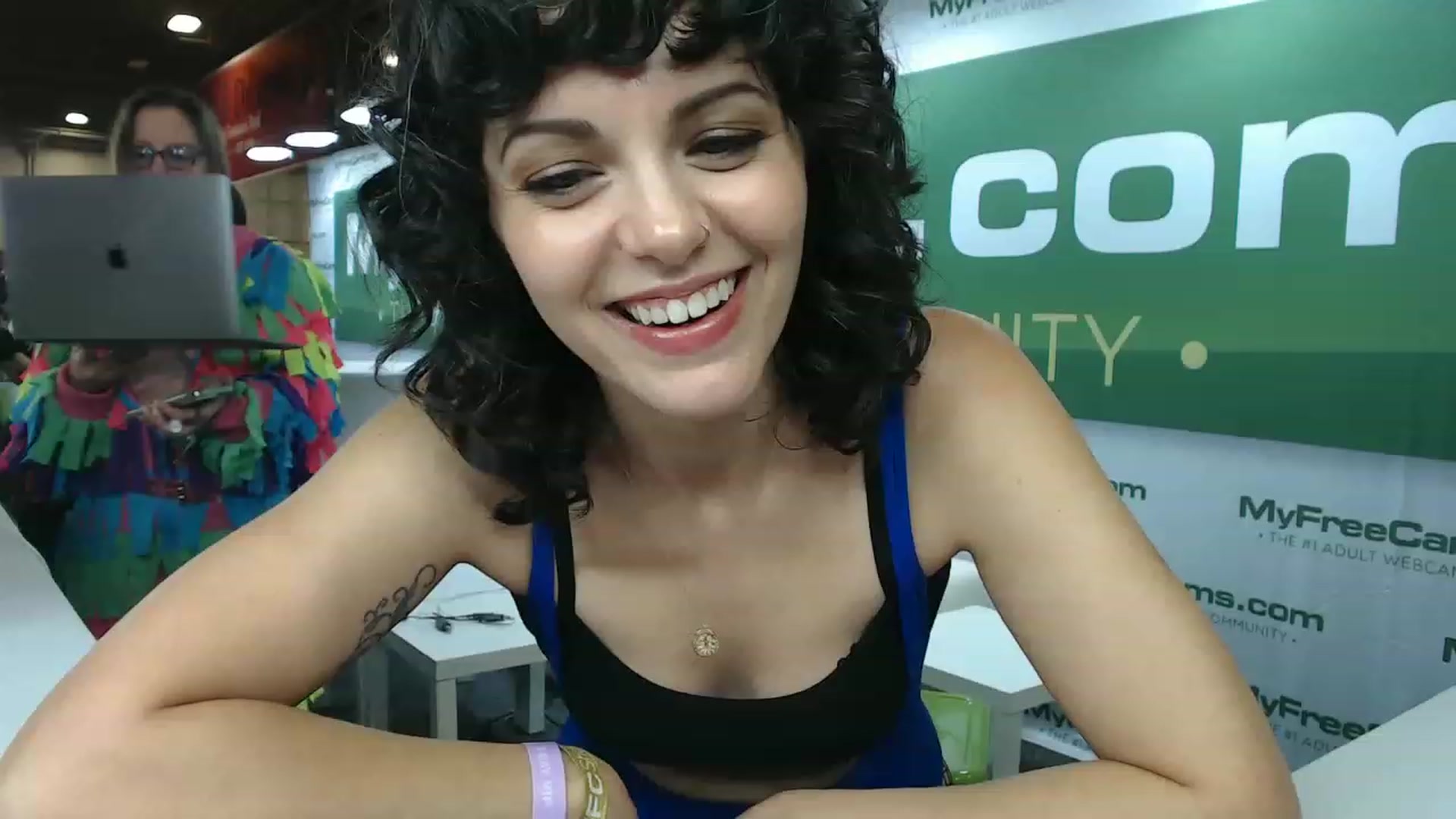 Gallery image thumbnail from KhaliiWilde's myfreecams stream on, 12/03/2022, 22:23 image 17 of 20