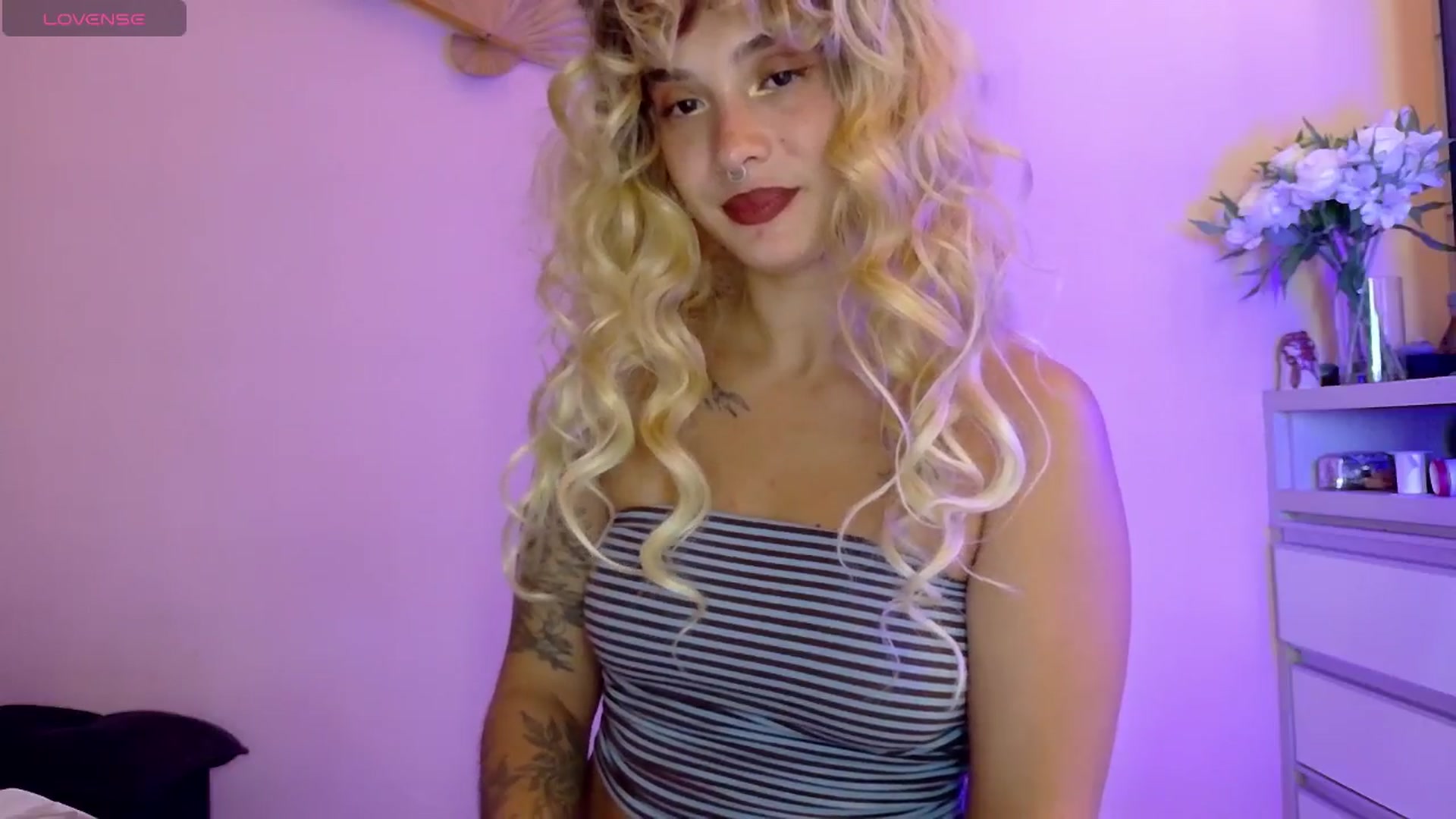 Gallery image thumbnail from Khameleon's myfreecams stream on, 04/30/2026, 03:46 image 2 of 20
