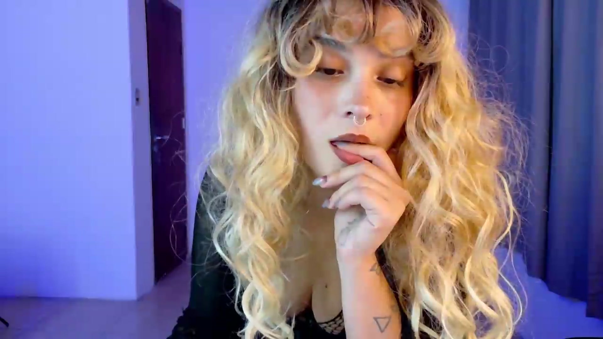 Gallery image thumbnail from Khameleon's myfreecams stream on, 07/18/2026, 02:10 image 6 of 20