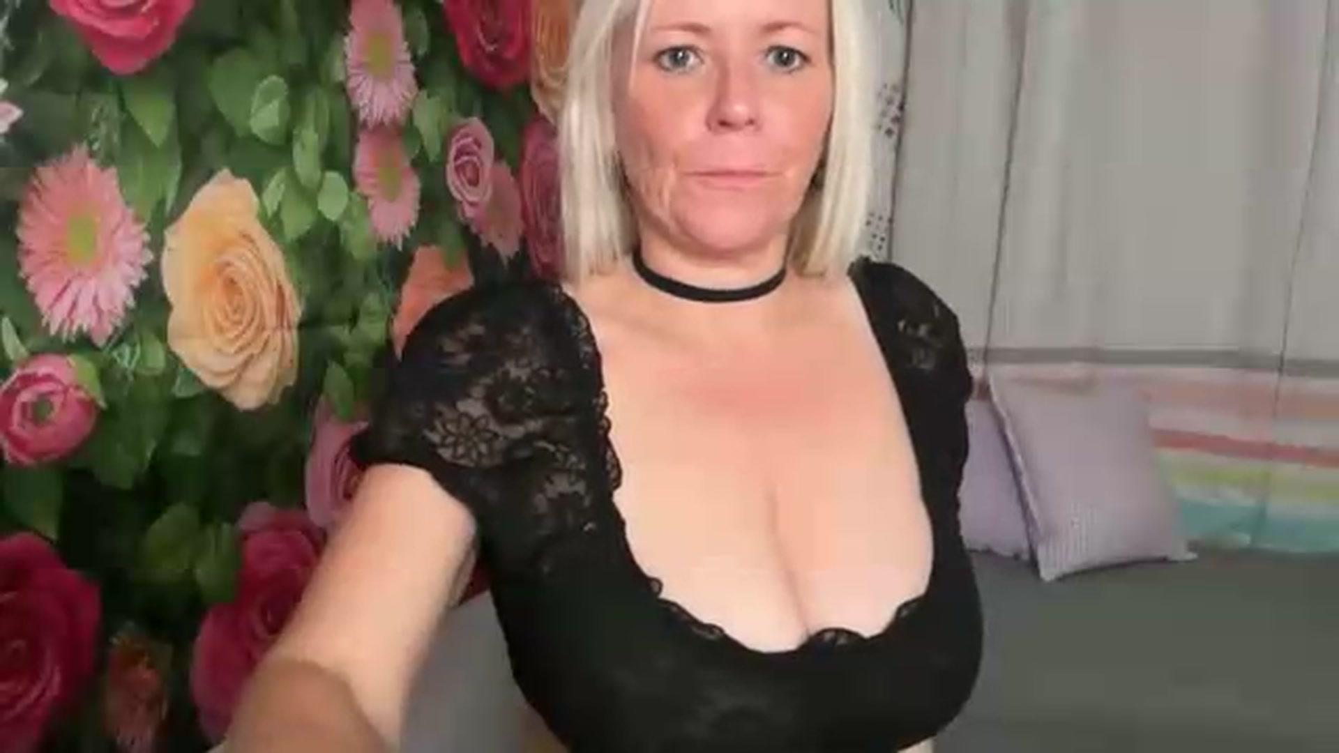 Gallery image thumbnail from Khloe_'s myfreecams stream on, 09/06/2026, 23:22 image 6 of 20