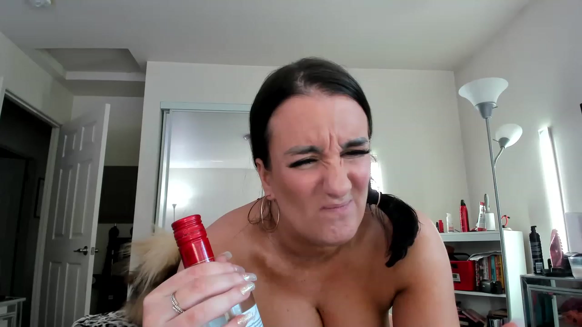 Gallery image thumbnail from Khloee's myfreecams stream on, 05/13/2023, 23:46 image 14 of 20