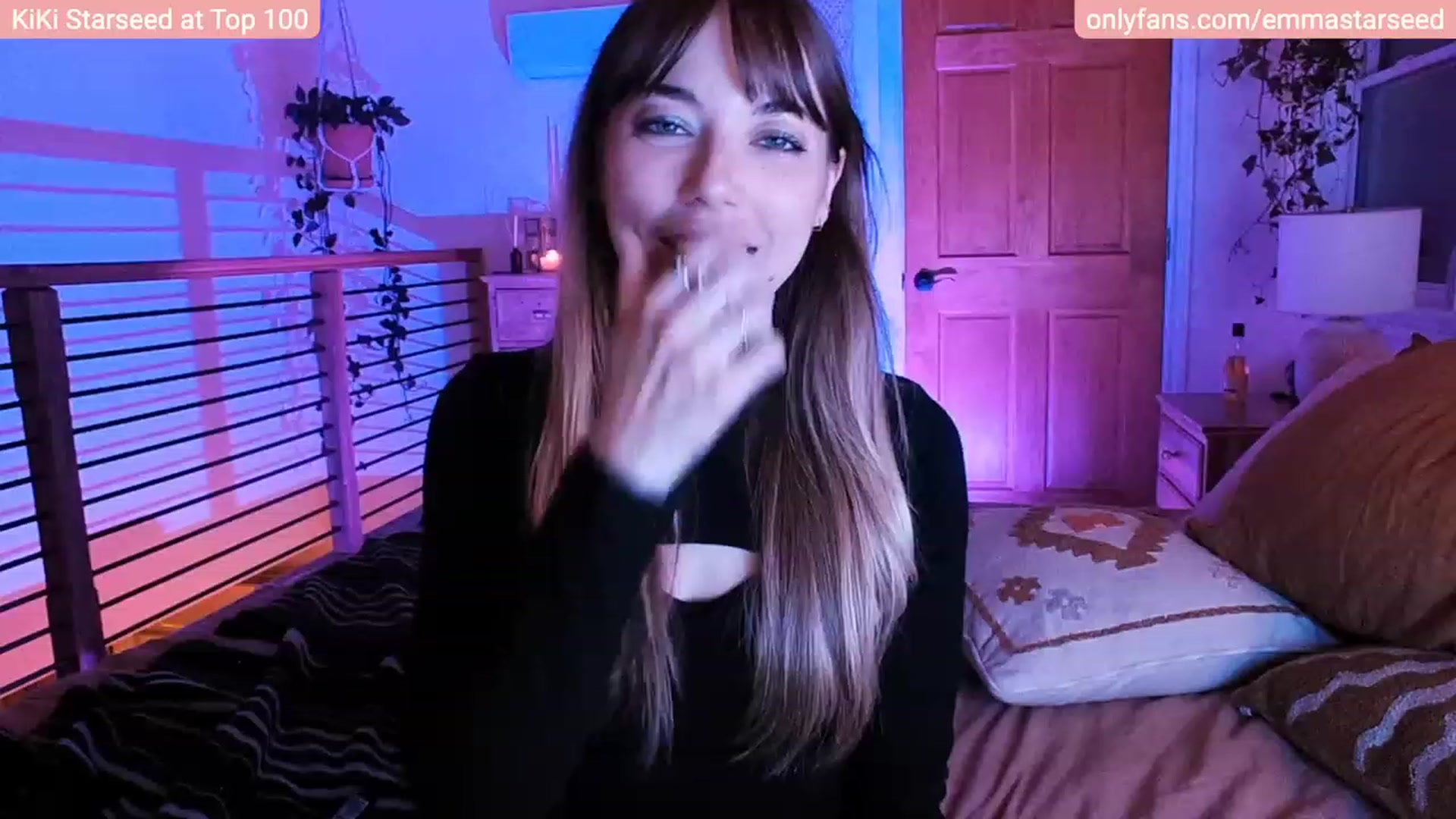 Gallery image thumbnail from KiKiStarseed's myfreecams stream on, 05/01/2023, 05:17 image 17 of 20