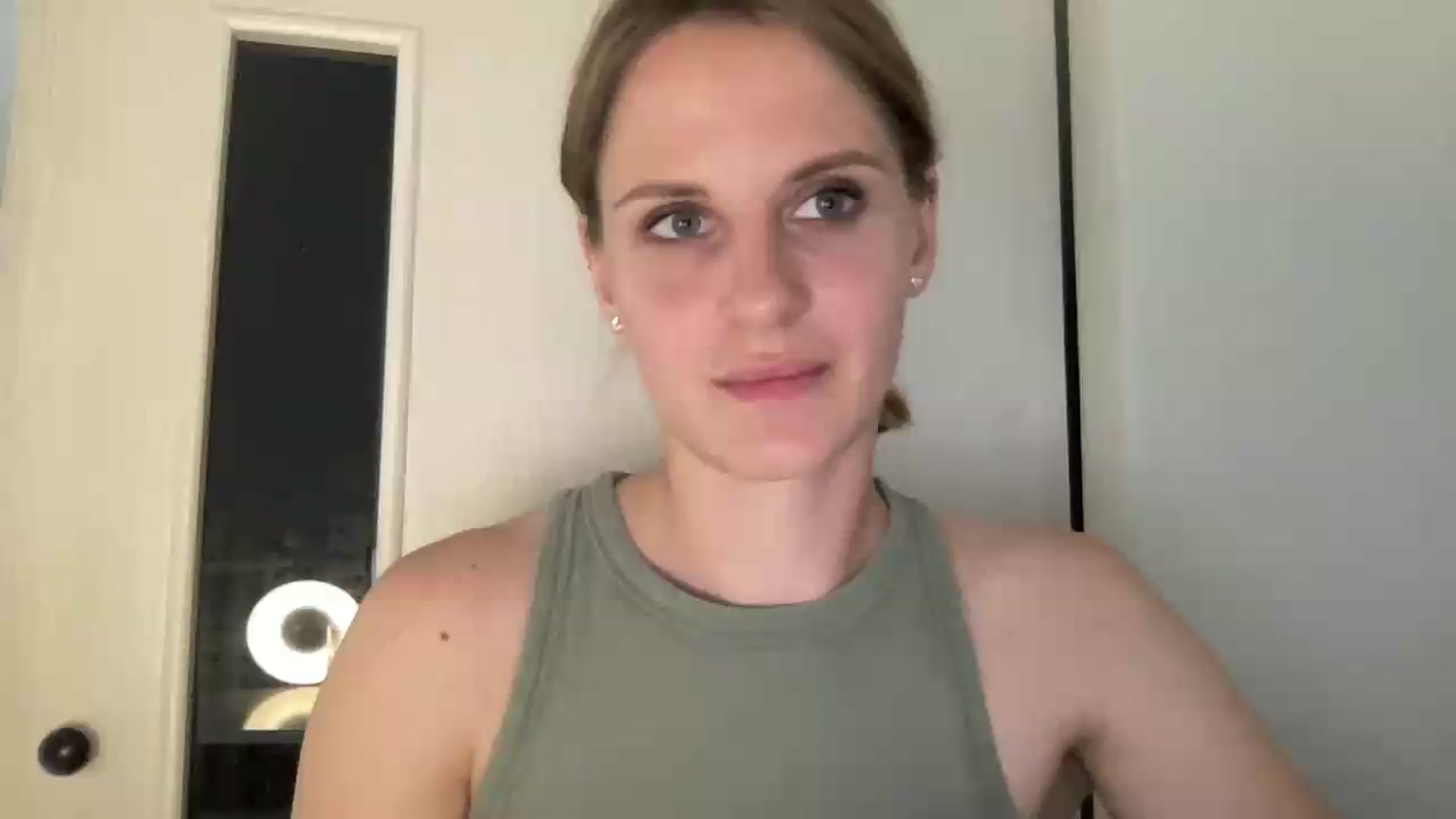 Gallery image thumbnail from KiaraBloom's myfreecams stream on, 08/17/2026, 17:30 image 10 of 20