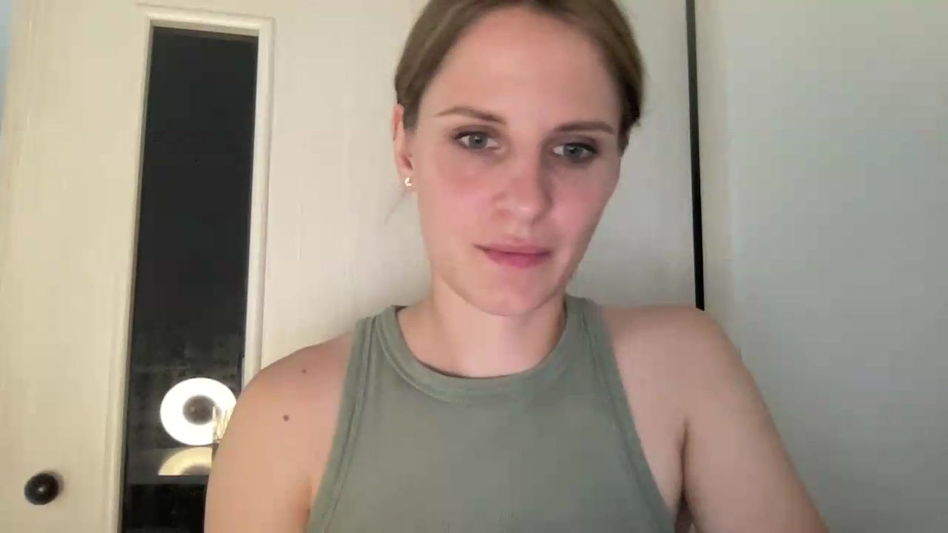 Gallery image thumbnail from KiaraBloom's myfreecams stream on, 08/17/2026, 17:30 image 19 of 20