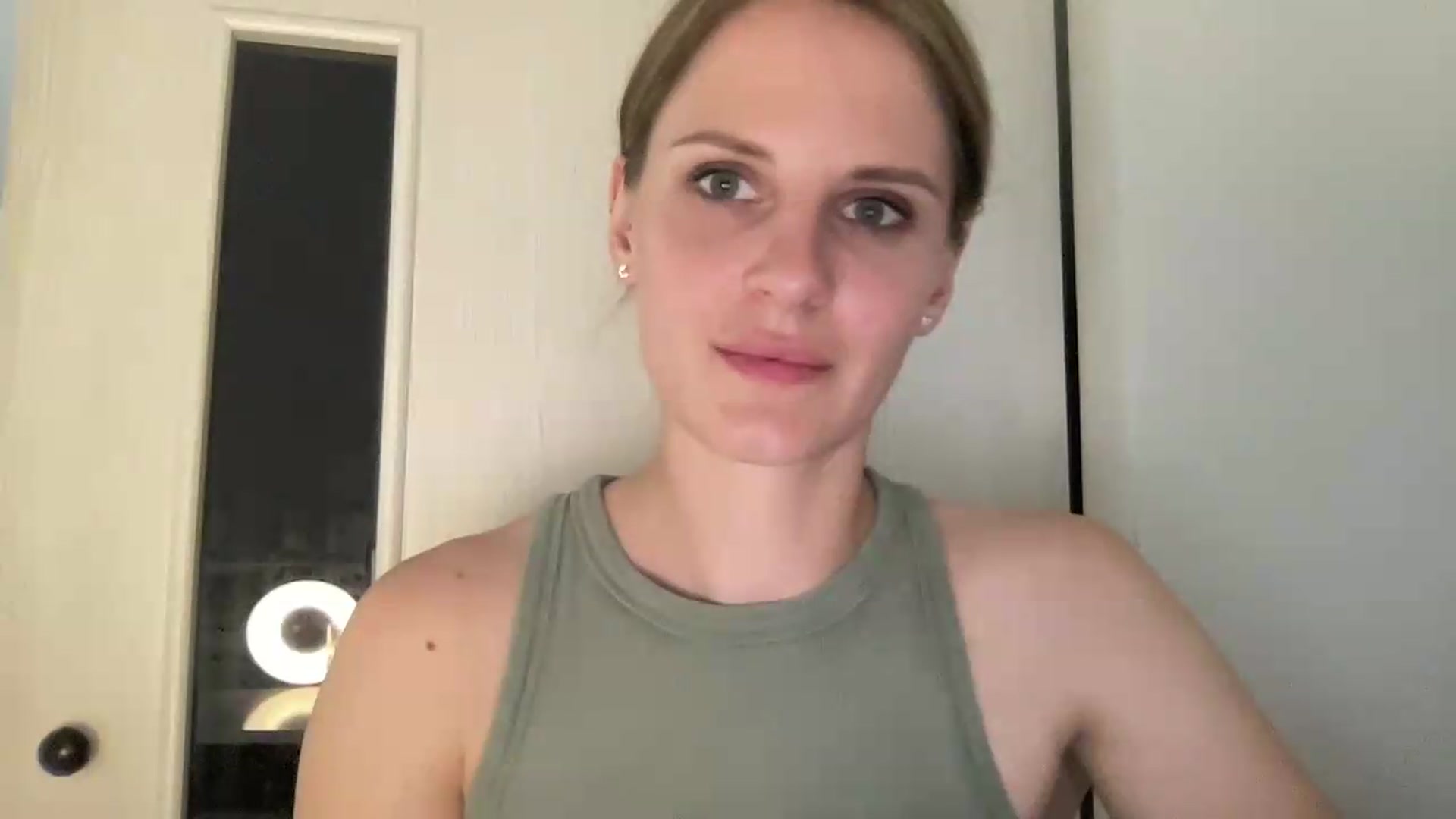 Gallery image thumbnail from KiaraBloom's myfreecams stream on, 08/17/2026, 17:30 image 12 of 20