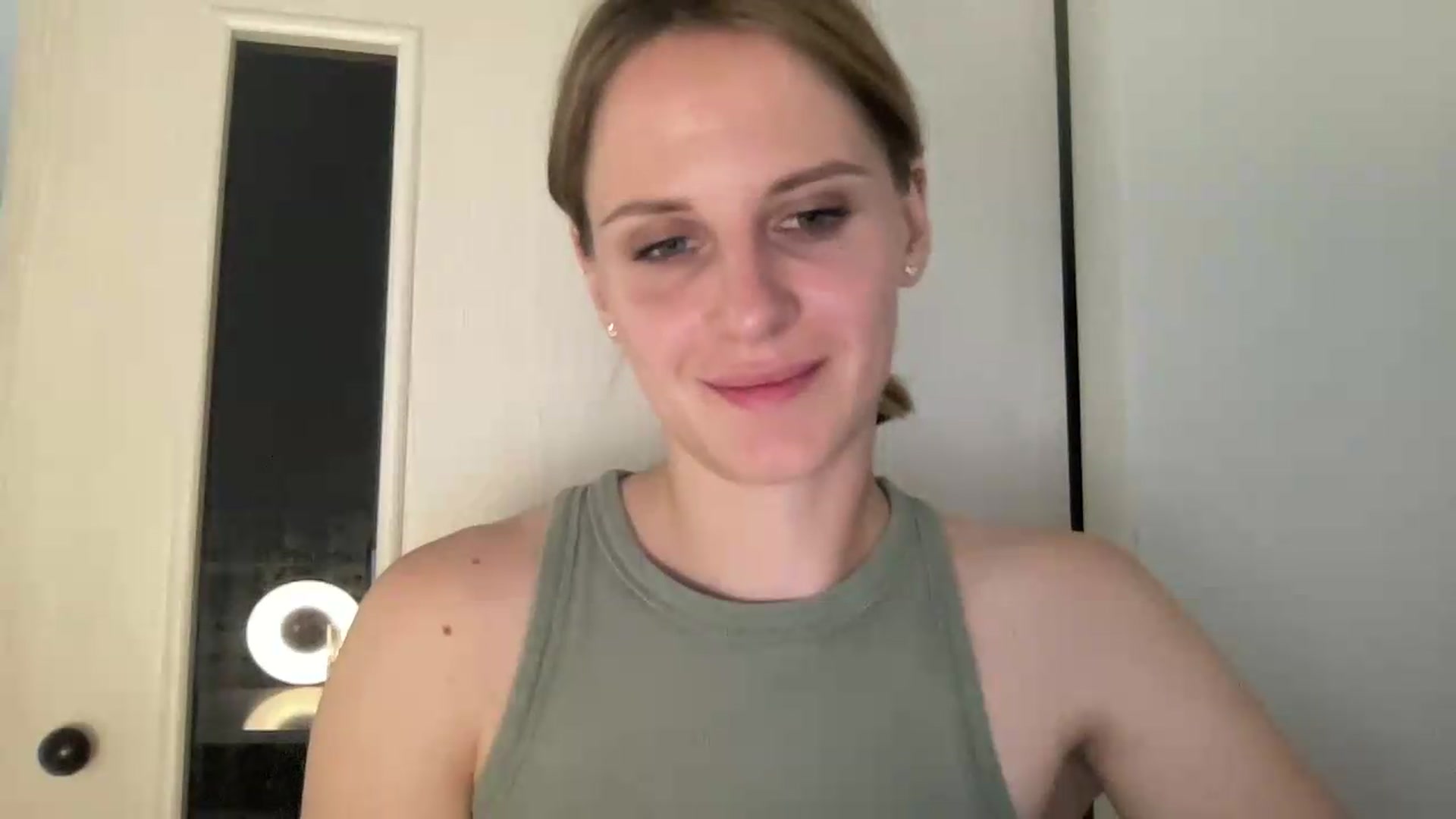 Gallery image thumbnail from KiaraBloom's myfreecams stream on, 08/17/2026, 17:30 image 4 of 20