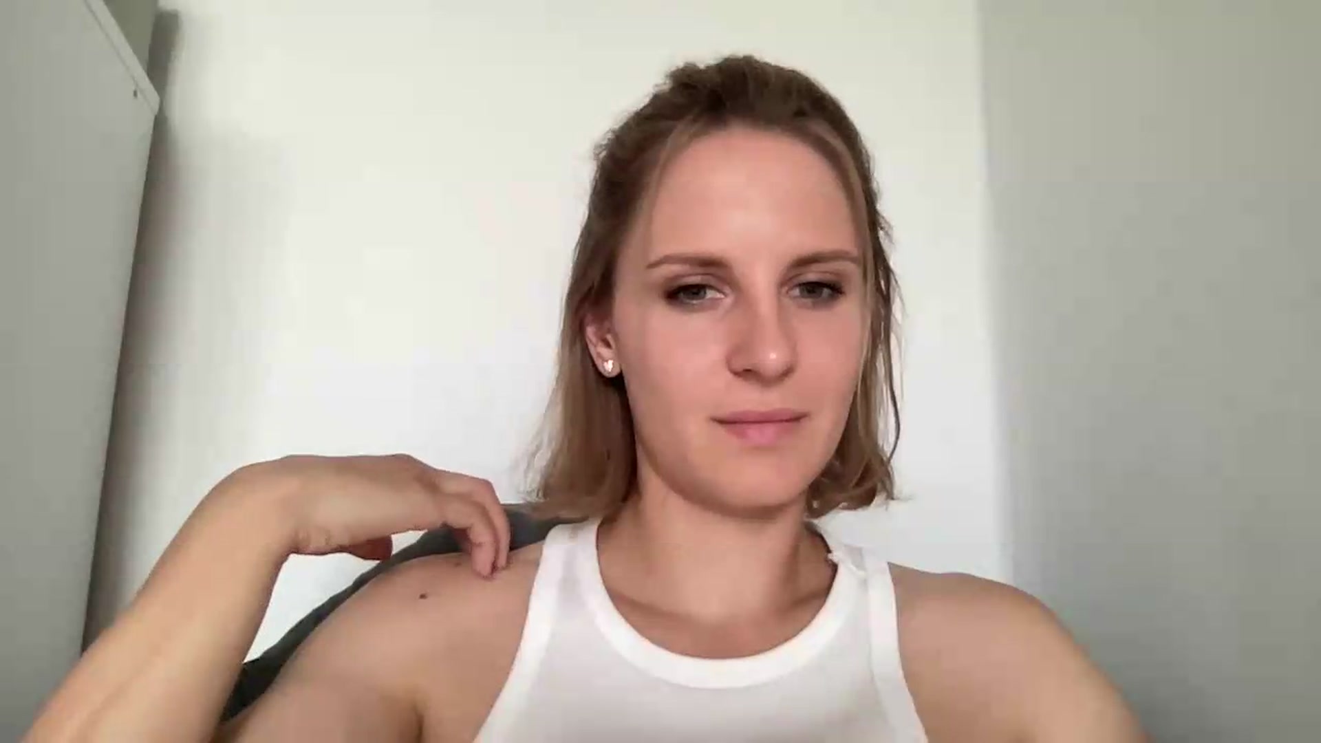 Gallery image thumbnail from KiaraBloom's myfreecams stream on, 08/19/2026, 12:05 image 12 of 20