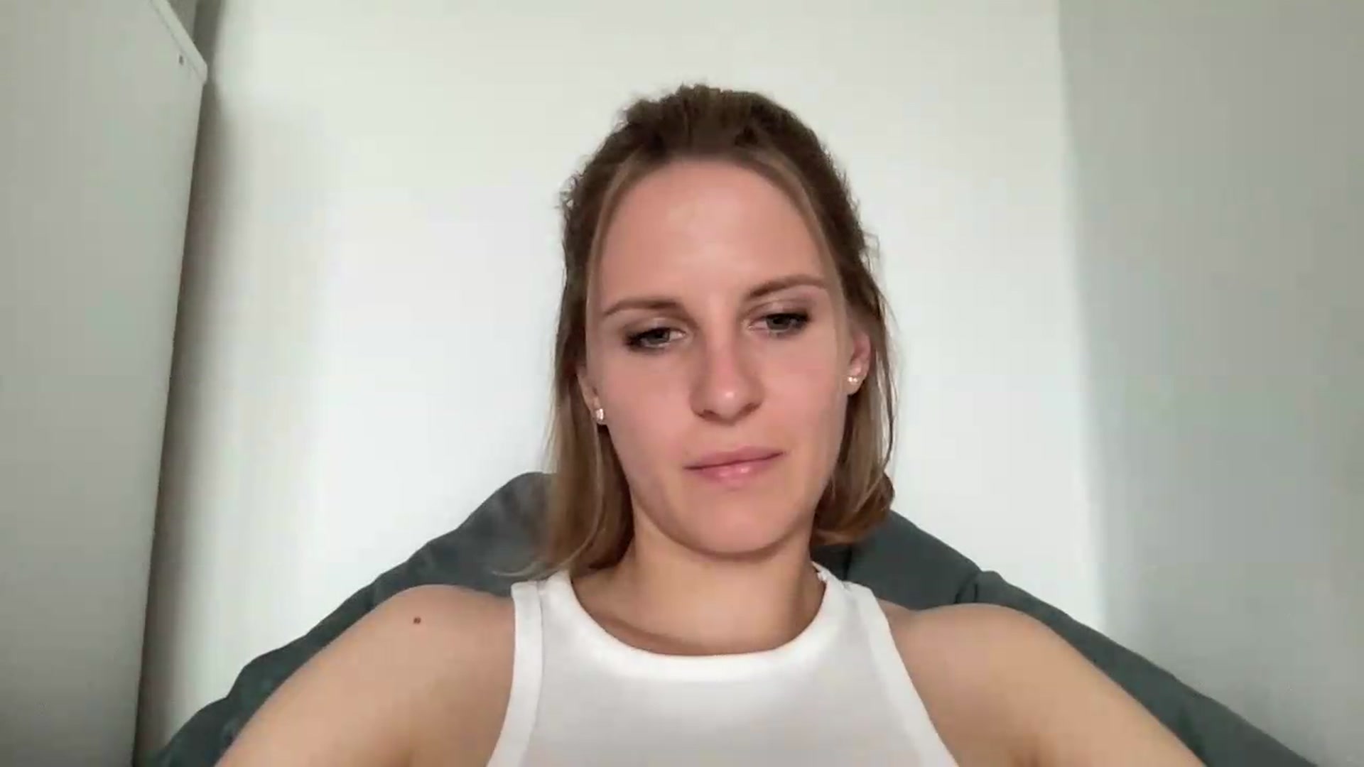 Gallery image thumbnail from KiaraBloom's myfreecams stream on, 08/19/2026, 12:22 image 18 of 20