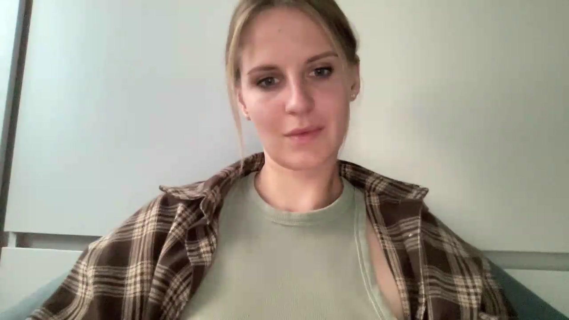 Gallery image thumbnail from KiaraBloom's myfreecams stream on, 08/24/2026, 16:02 image 3 of 20