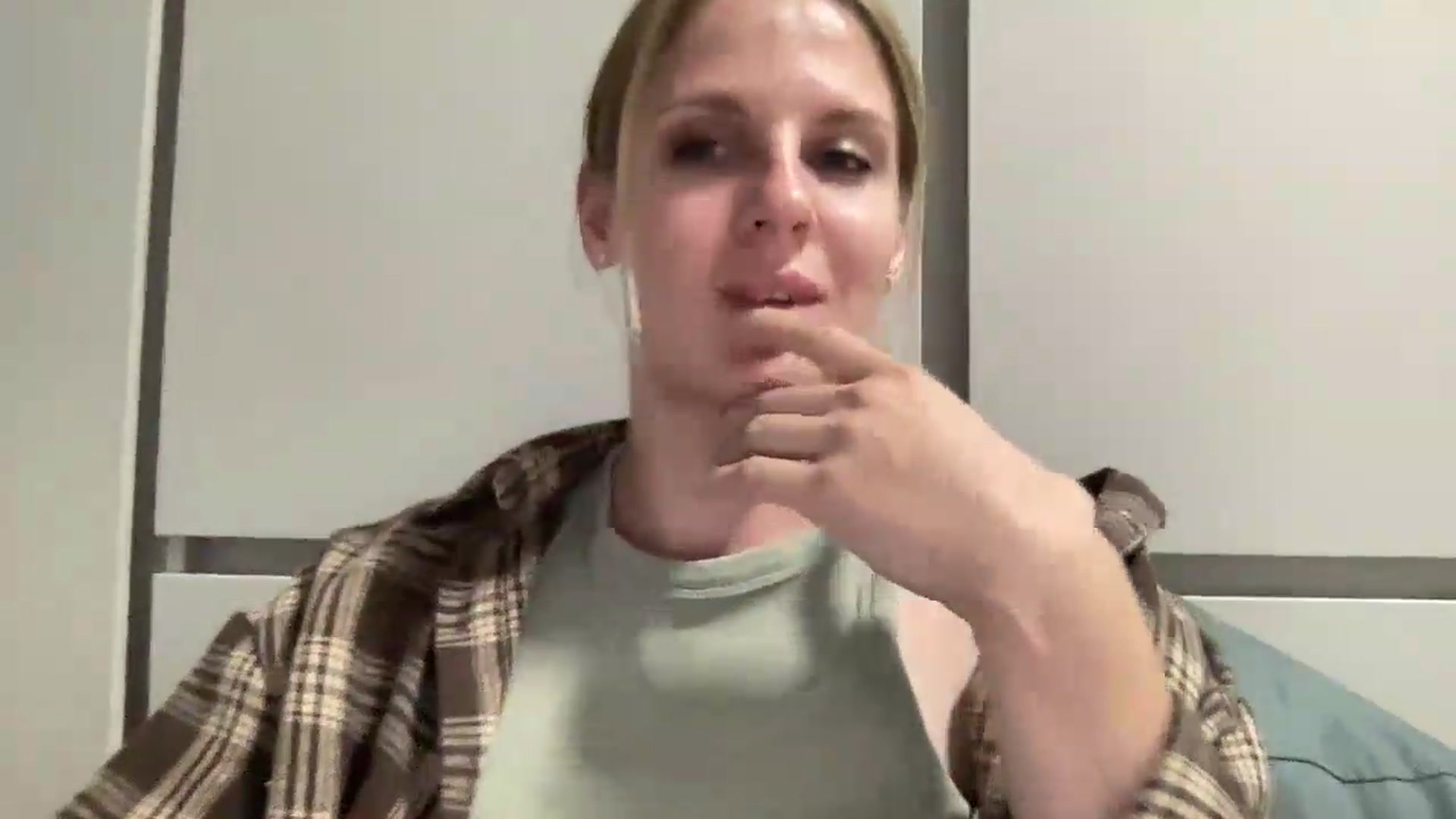 Gallery image thumbnail from KiaraBloom's myfreecams stream on, 08/24/2026, 17:05 image 13 of 20