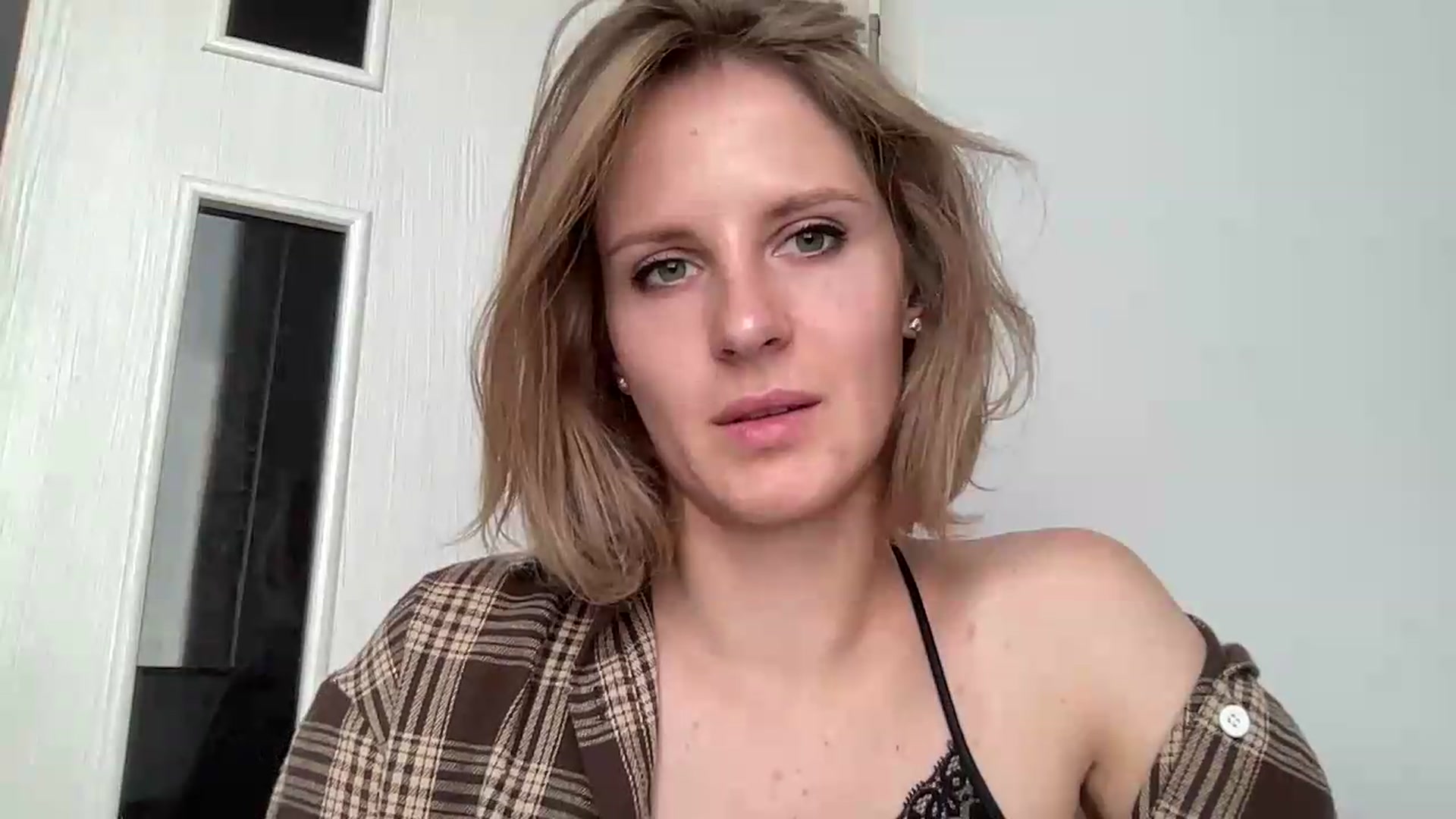 Gallery image thumbnail from KiaraBloom's myfreecams stream on, 08/26/2026, 09:28 image 16 of 20
