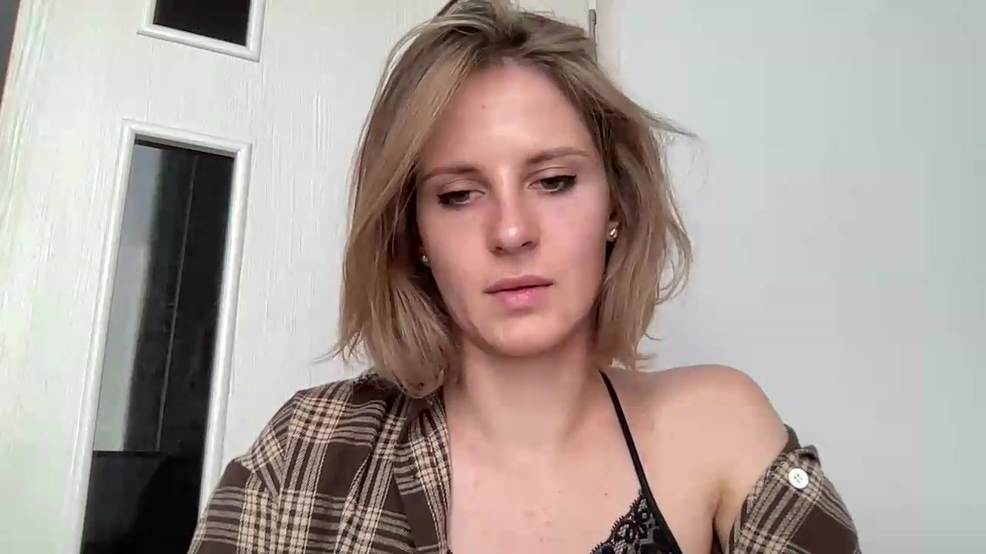 Gallery image thumbnail from KiaraBloom's myfreecams stream on, 08/26/2026, 09:28 image 17 of 20