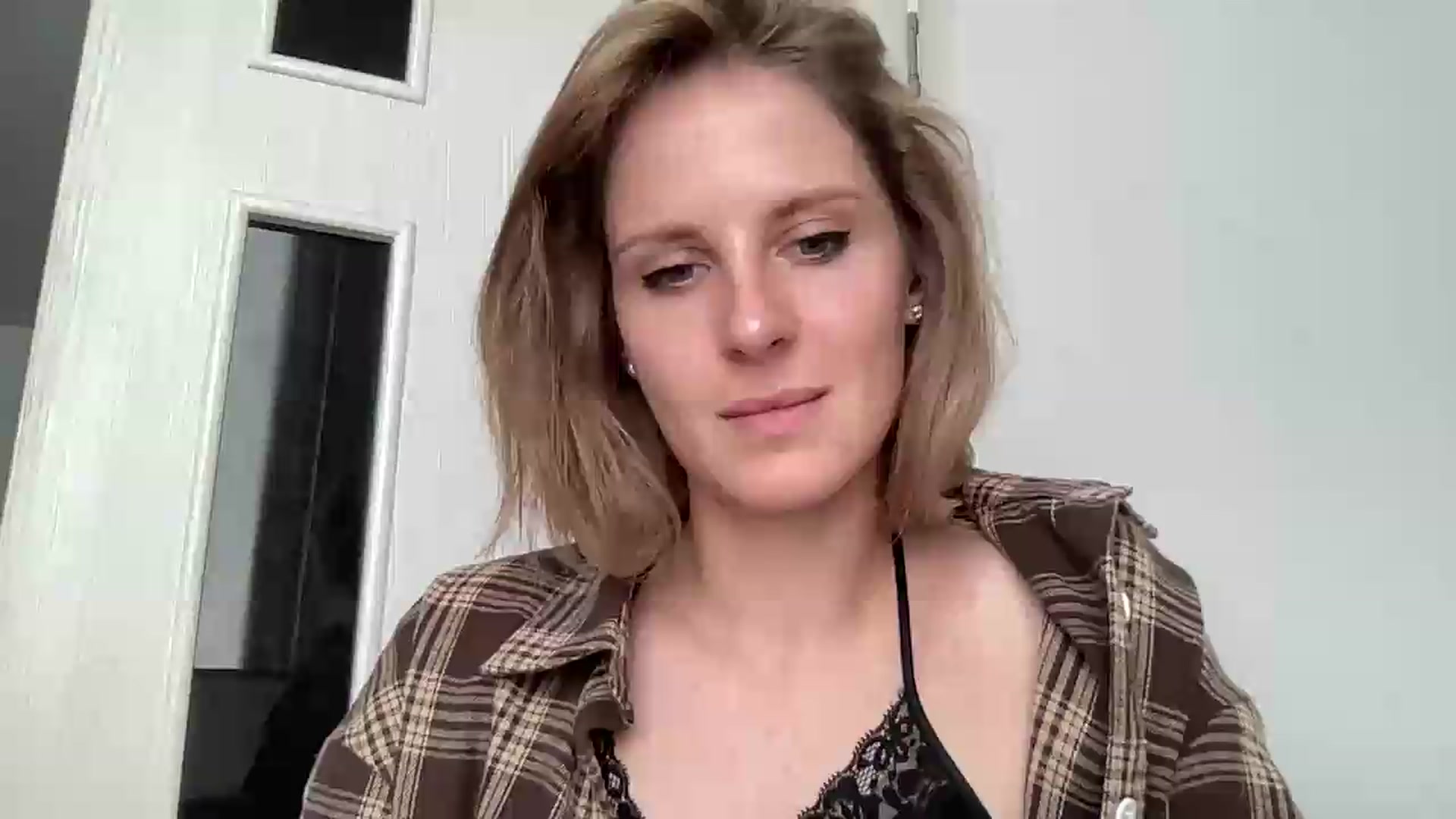 Gallery image thumbnail from KiaraBloom's myfreecams stream on, 08/26/2026, 10:05 image 1 of 20