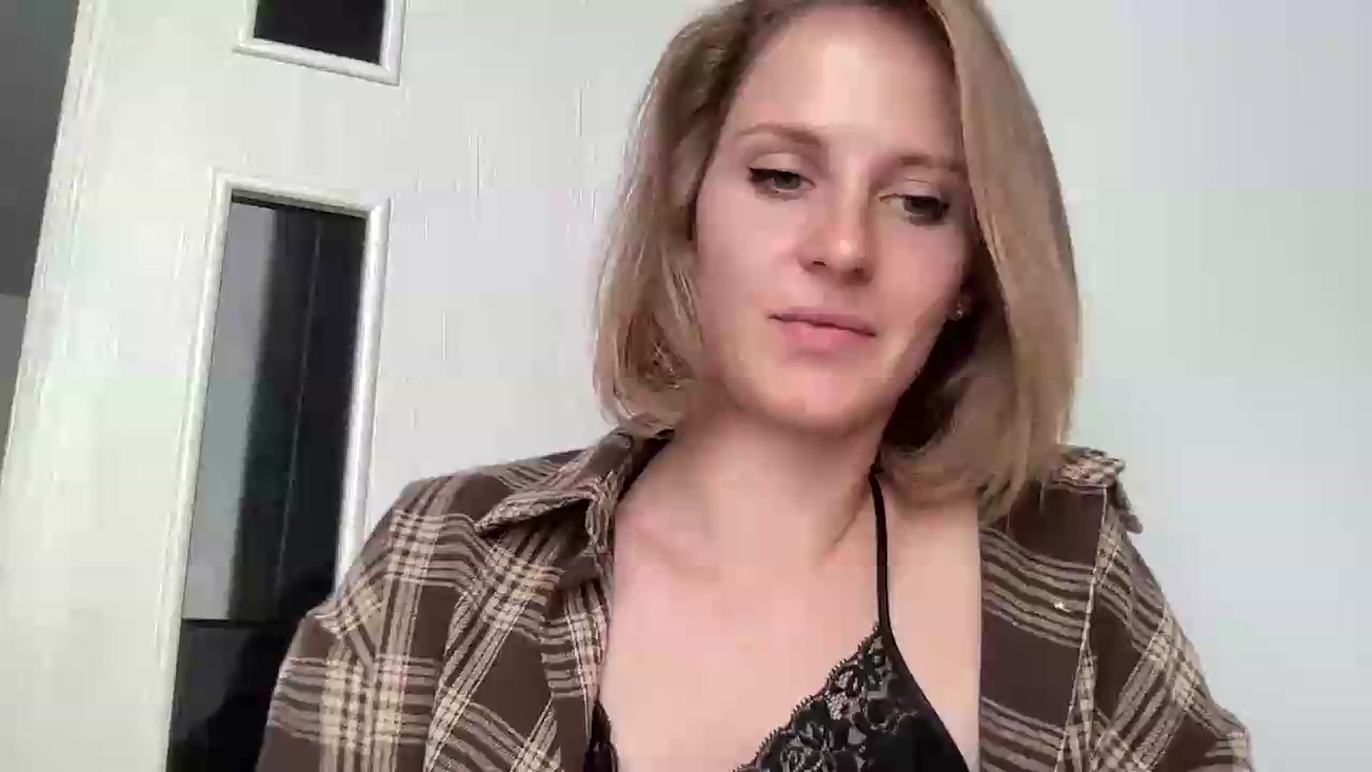 Gallery image thumbnail from KiaraBloom's myfreecams stream on, 08/26/2026, 10:05 image 14 of 20