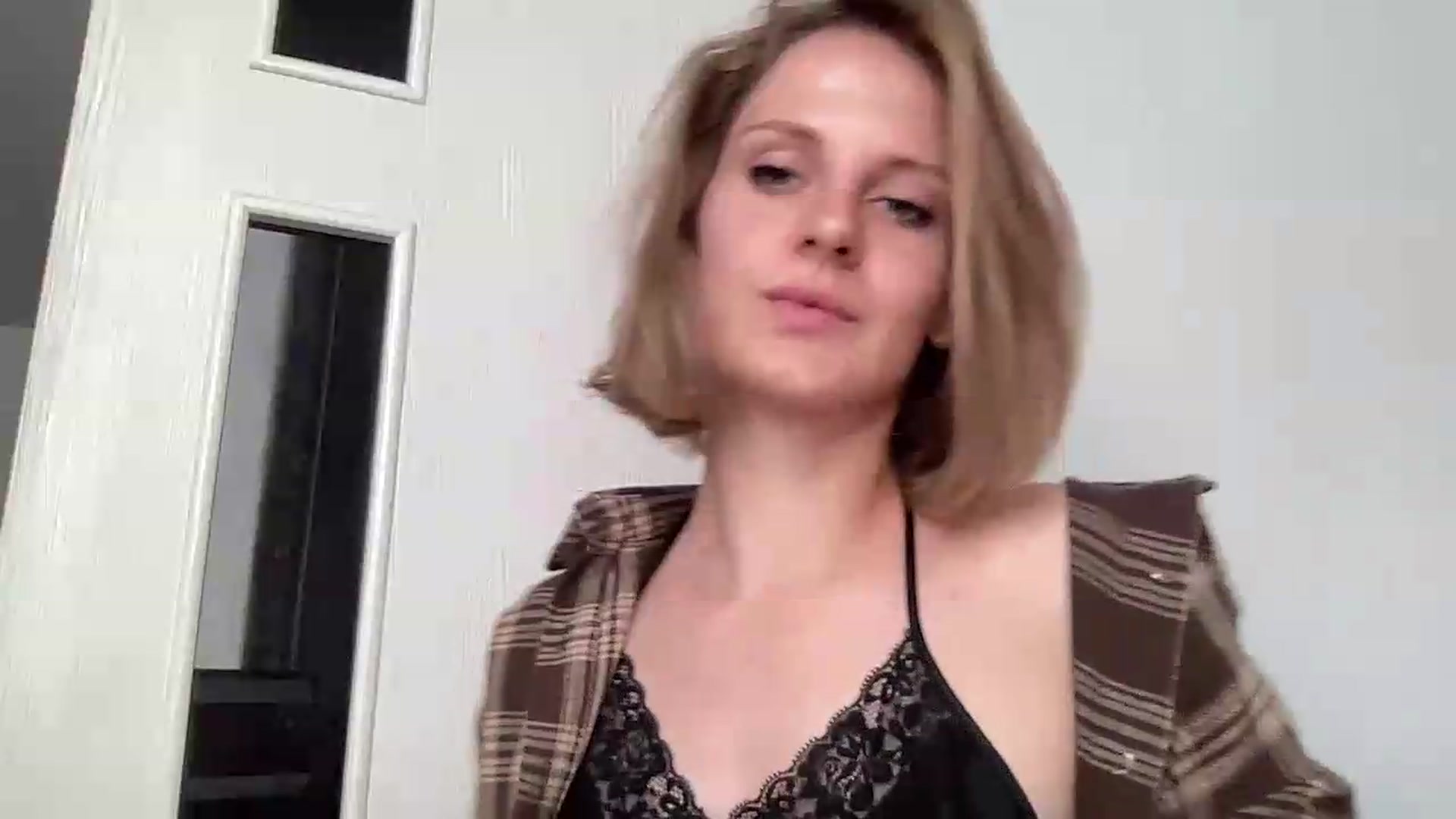 Gallery image thumbnail from KiaraBloom's myfreecams stream on, 08/26/2026, 10:05 image 9 of 20