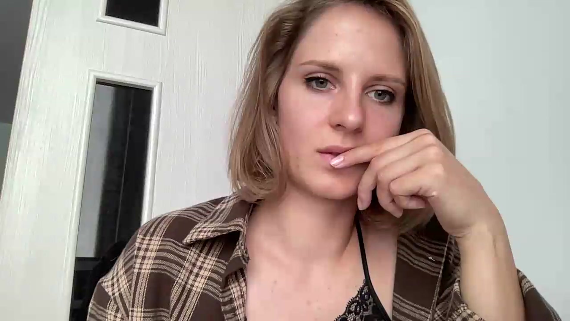 Gallery image thumbnail from KiaraBloom's myfreecams stream on, 08/26/2026, 10:05 image 13 of 20