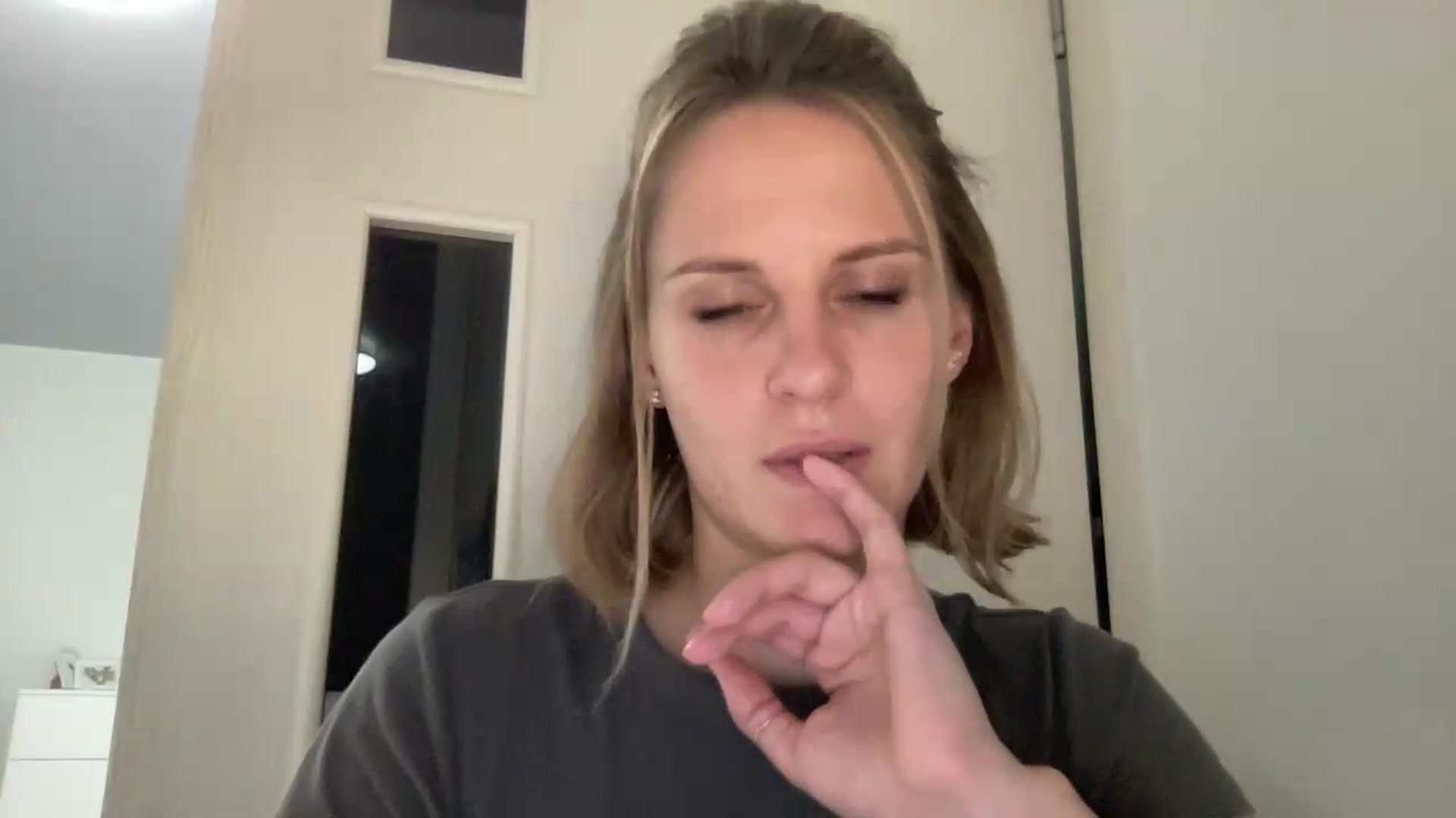 Gallery image thumbnail from KiaraBloom's myfreecams stream on, 09/09/2026, 19:31 image 16 of 20
