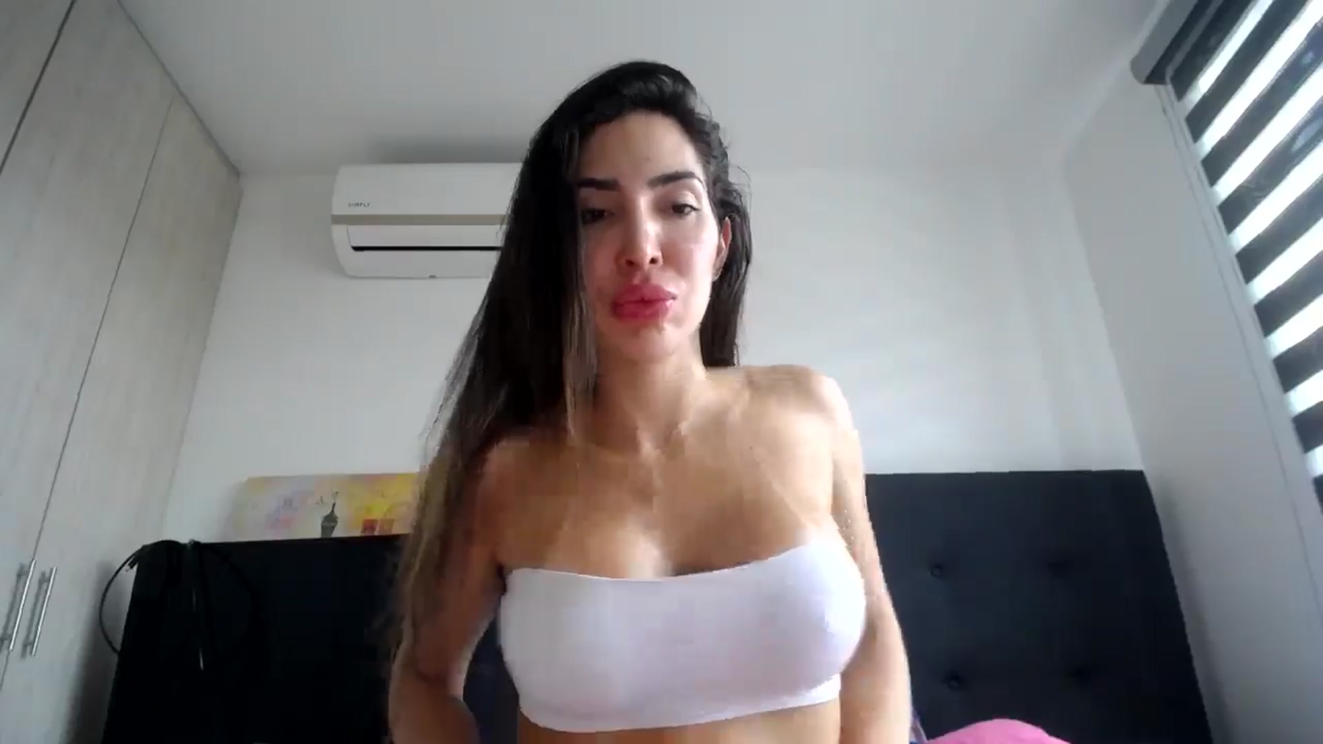 Gallery image thumbnail from KiaraDivina's myfreecams stream on, 12/25/2025, 13:26 image 16 of 20
