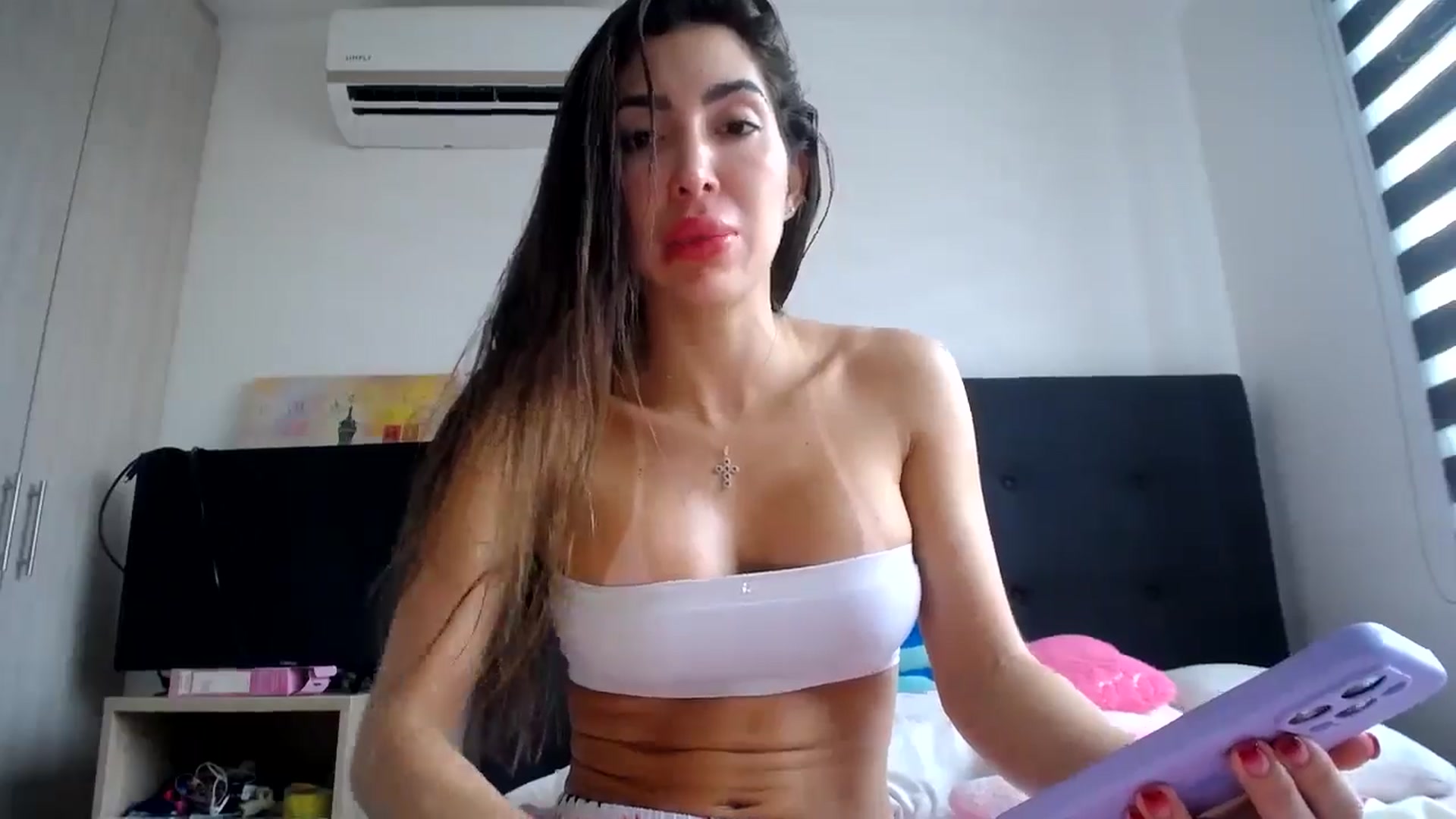 Gallery image thumbnail from KiaraDivina's myfreecams stream on, 12/25/2025, 14:07 image 11 of 20