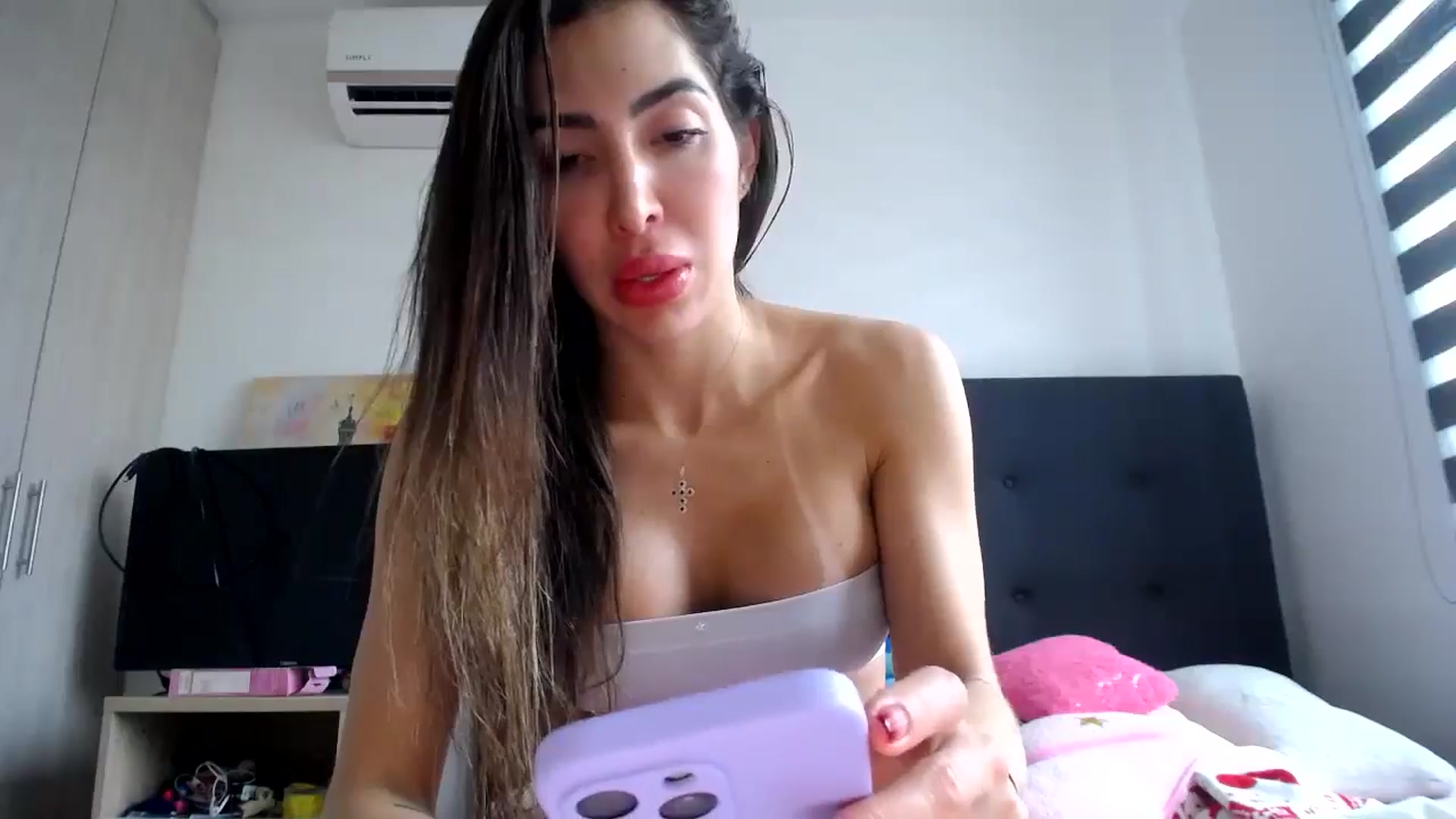 Gallery image thumbnail from KiaraDivina's myfreecams stream on, 12/25/2025, 14:07 image 10 of 20