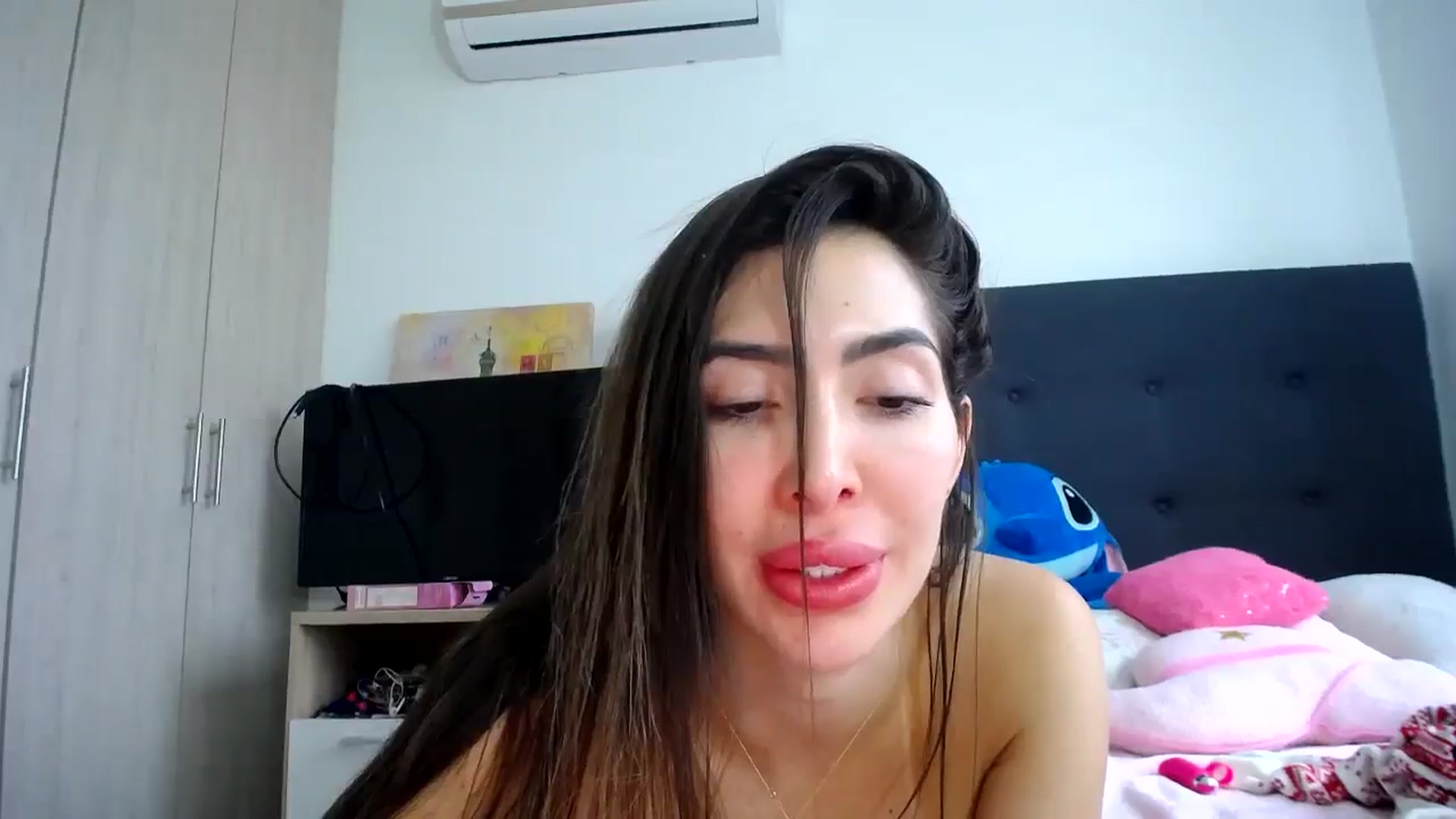 Gallery image thumbnail from KiaraDivina's myfreecams stream on, 12/25/2025, 14:40 image 10 of 20