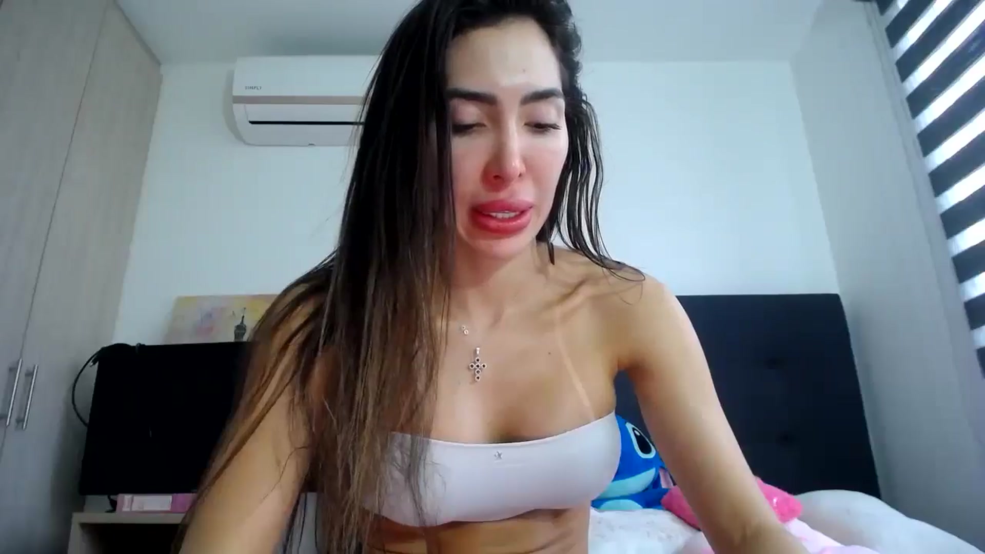 Gallery image thumbnail from KiaraDivina's myfreecams stream on, 12/25/2025, 14:40 image 5 of 20