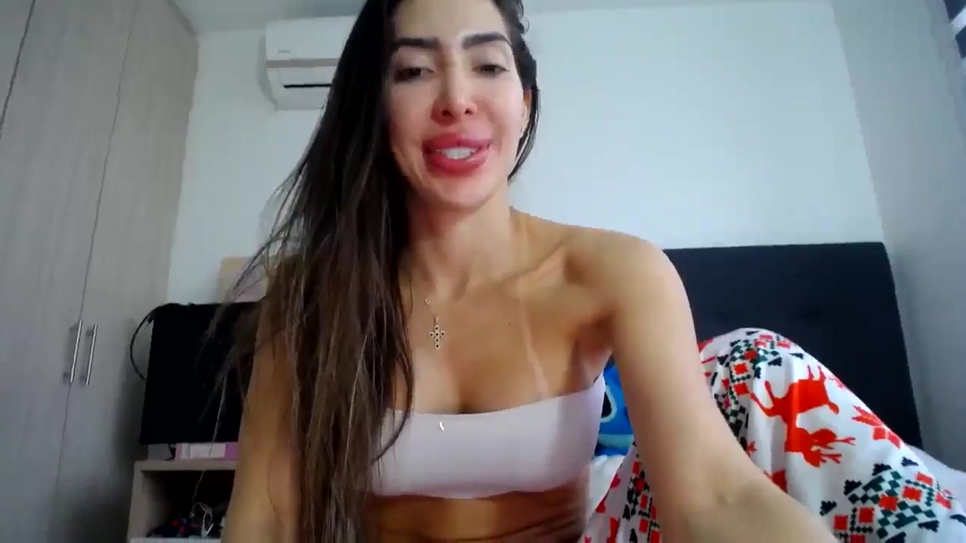 Gallery image thumbnail from KiaraDivina's myfreecams stream on, 12/25/2025, 14:40 image 6 of 20