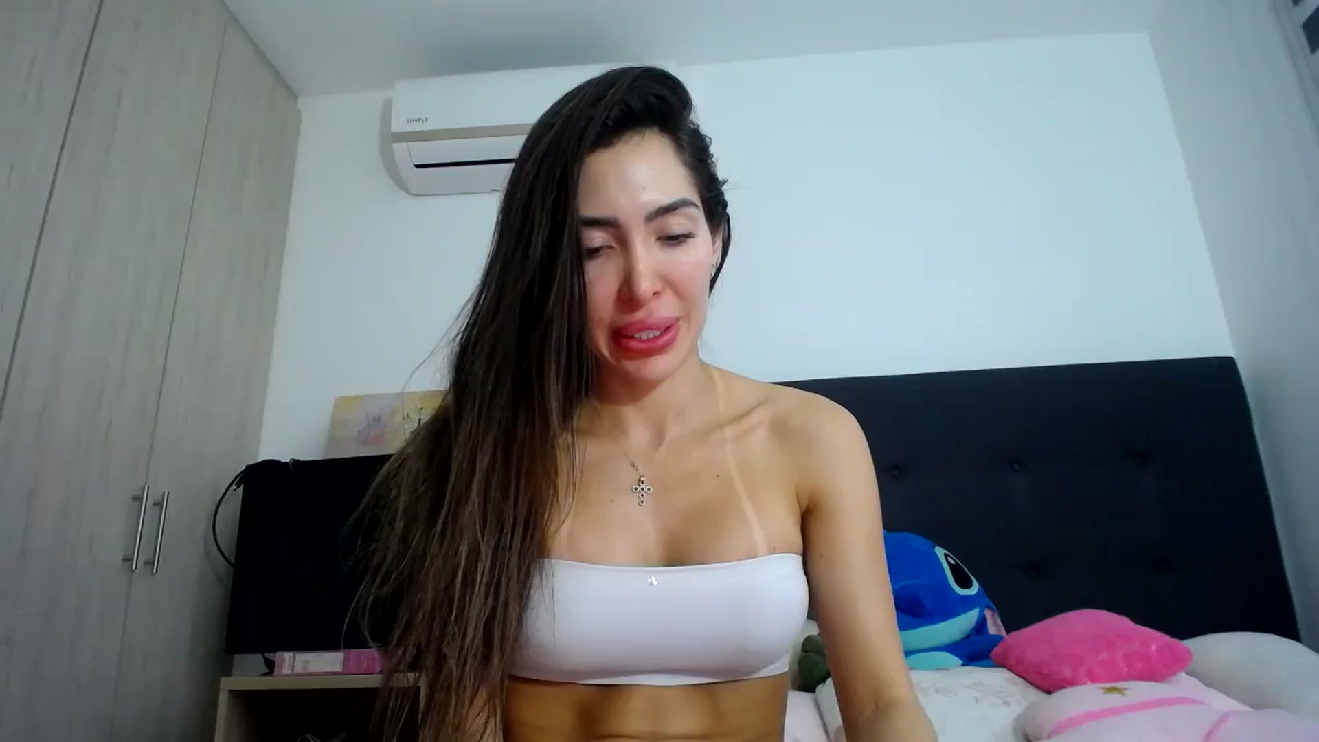 Gallery image thumbnail from KiaraDivina's myfreecams stream on, 12/25/2025, 15:13 image 2 of 20