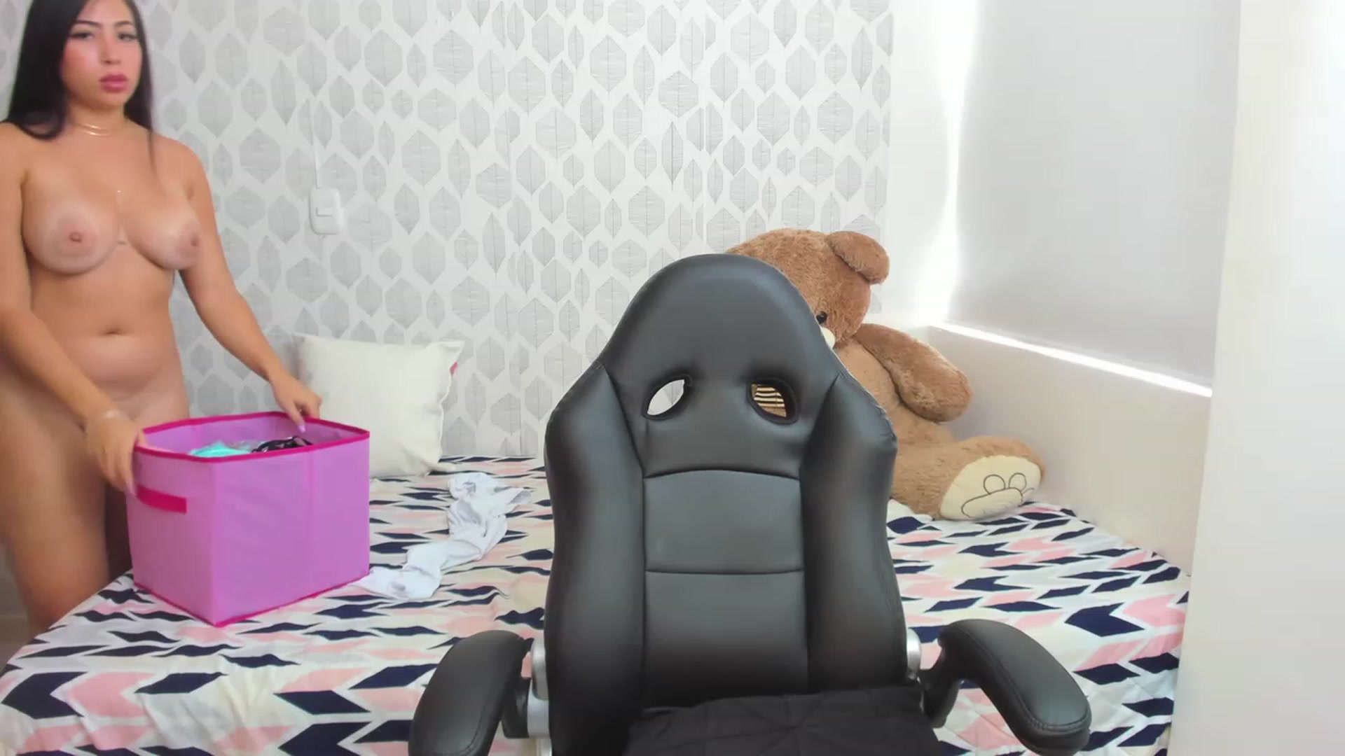 Gallery image thumbnail from KiaraErza_'s myfreecams stream on, 02/17/2023, 16:26 image 4 of 20