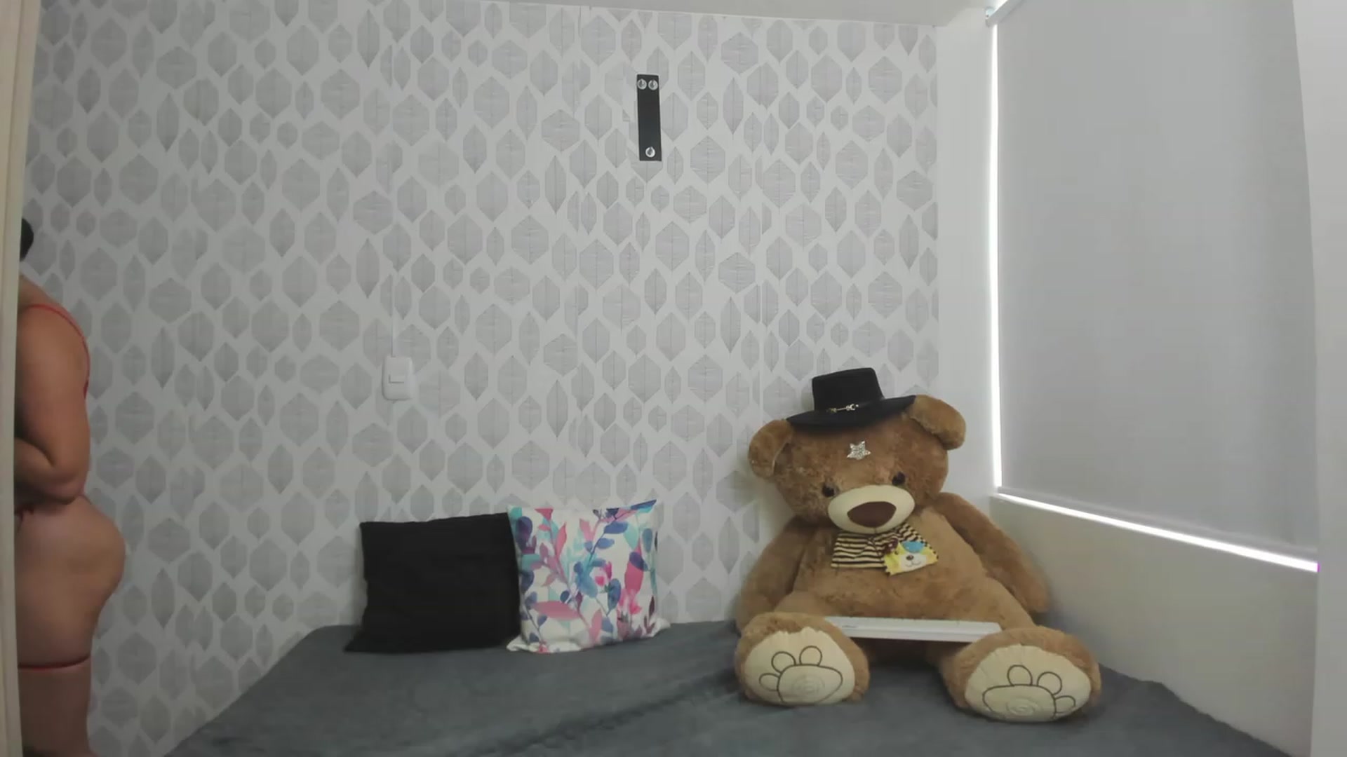 Gallery image thumbnail from KiaraErza_'s myfreecams stream on, 03/16/2023, 15:57 image 14 of 20