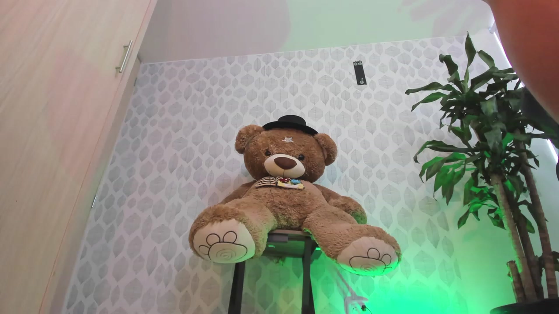 Gallery image thumbnail from KiaraErza_'s myfreecams stream on, 03/19/2023, 20:14 image 11 of 20