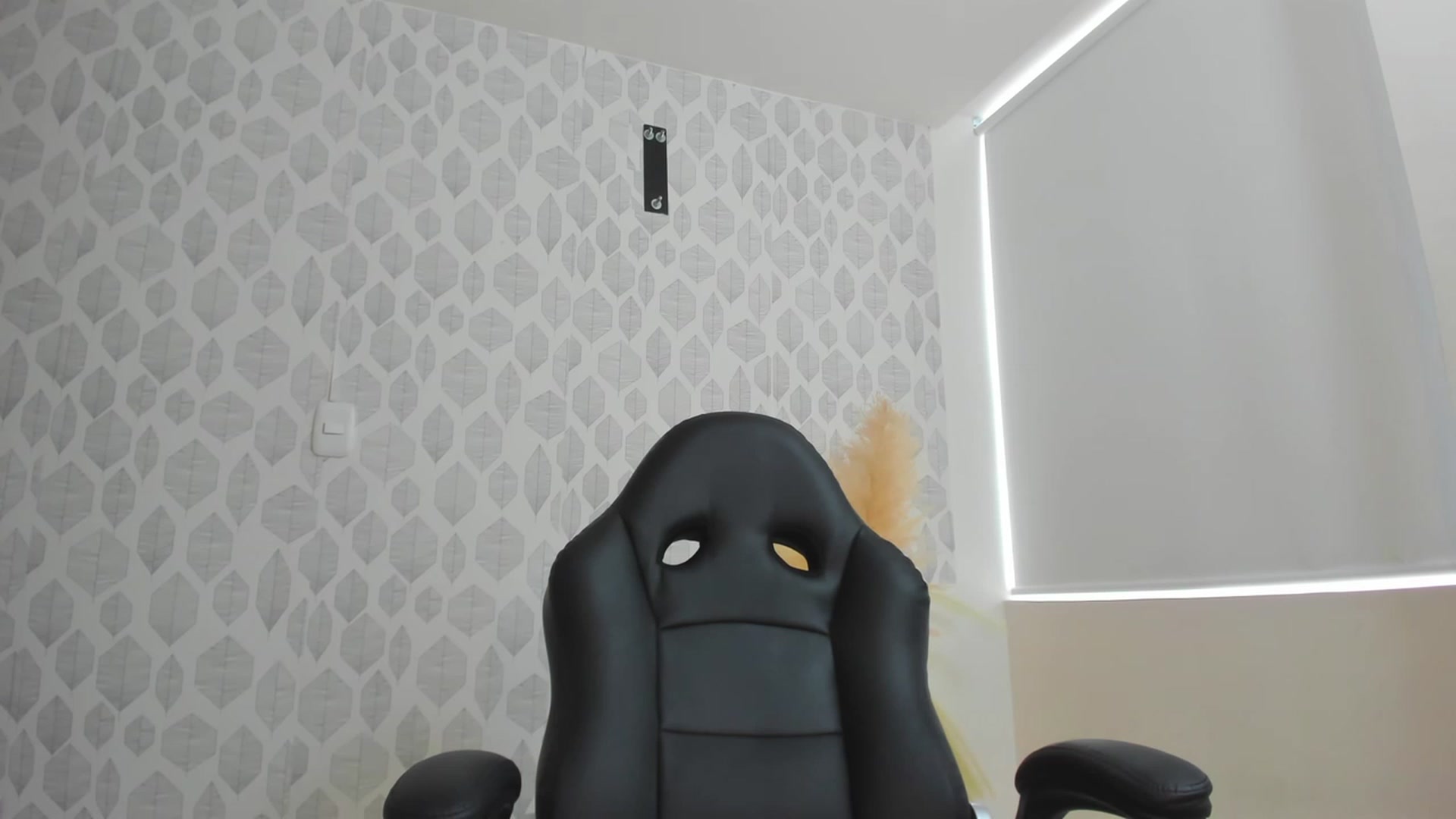 Gallery image thumbnail from KiaraErza_'s myfreecams stream on, 03/28/2023, 16:14 image 11 of 20