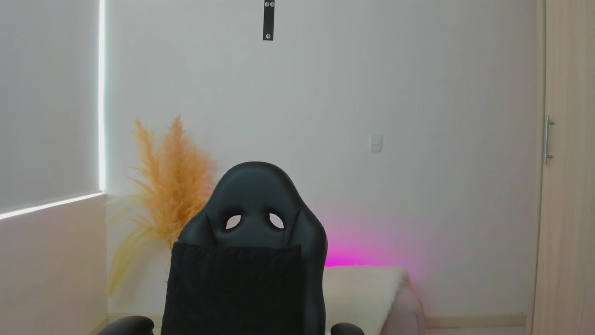 Gallery image thumbnail from KiaraErza_'s myfreecams stream on, 05/02/2023, 14:48 image 18 of 20