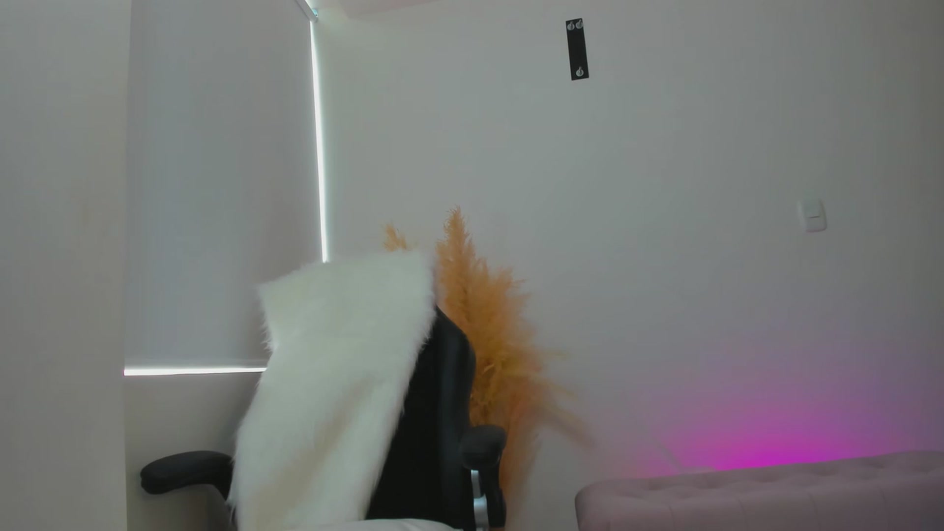 Gallery image thumbnail from KiaraErza_'s myfreecams stream on, 05/02/2023, 14:48 image 20 of 20