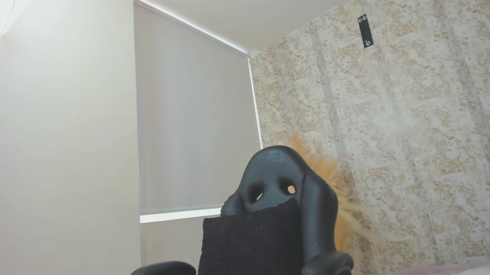 Gallery image thumbnail from KiaraErza_'s myfreecams stream on, 05/10/2023, 14:55 image 16 of 20